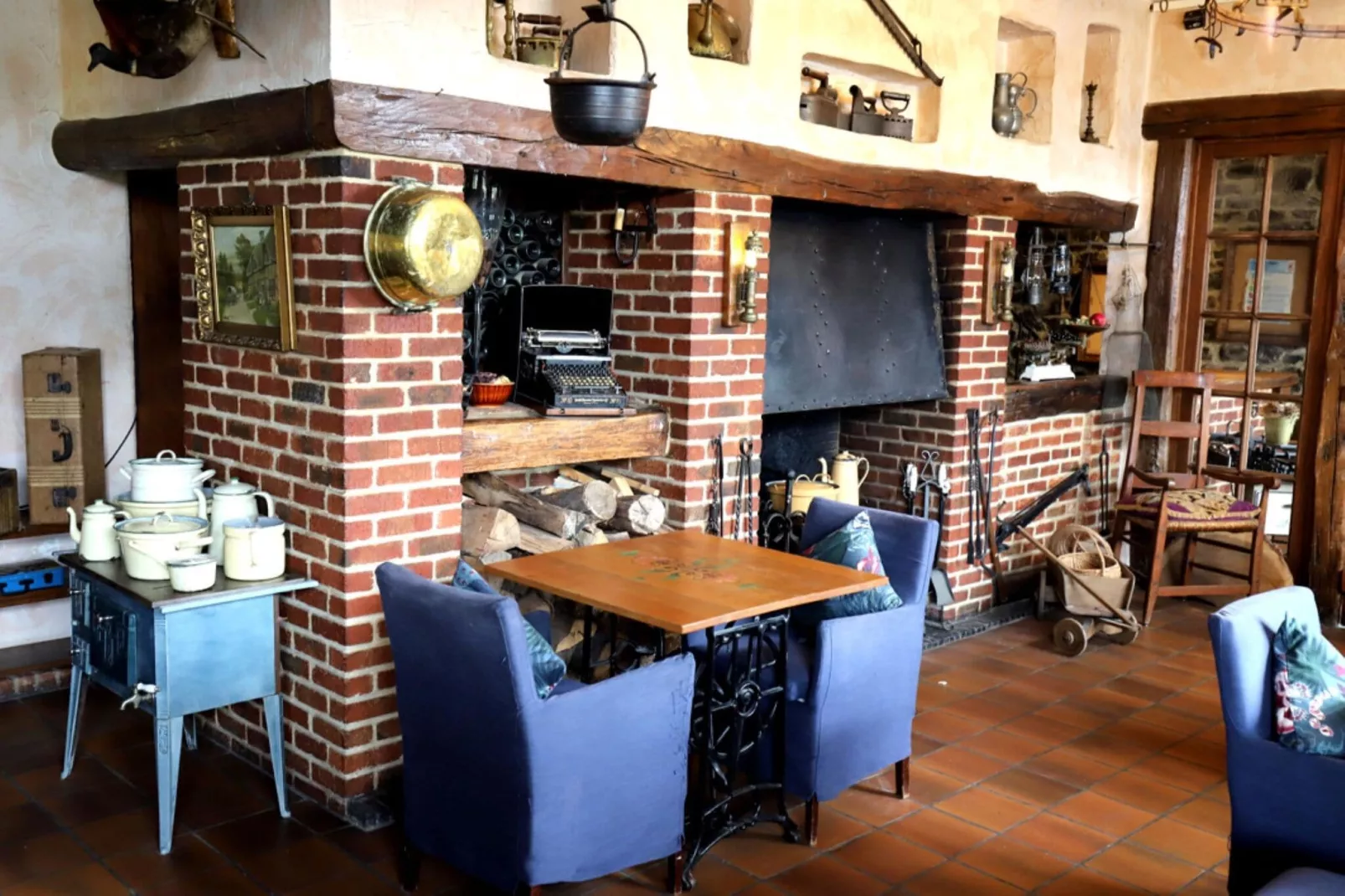 Domaine Le Ry d'Ave-Living room