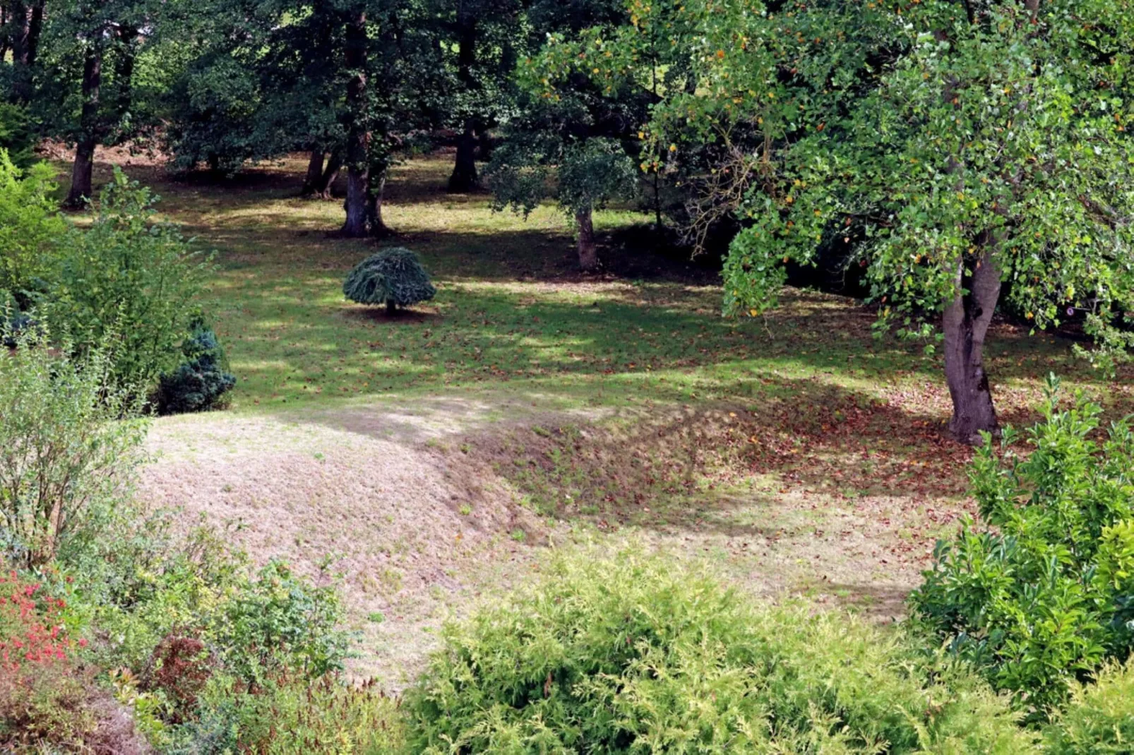 Domaine Le Ry d'Ave-Gardens summer