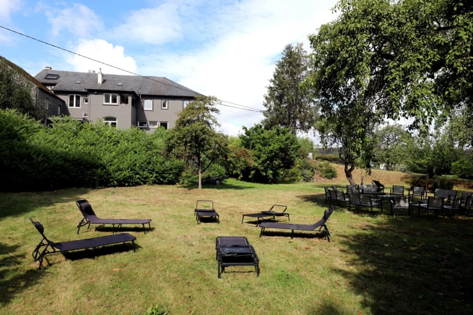 Domaine Le Ry d'Ave-Gardens summer