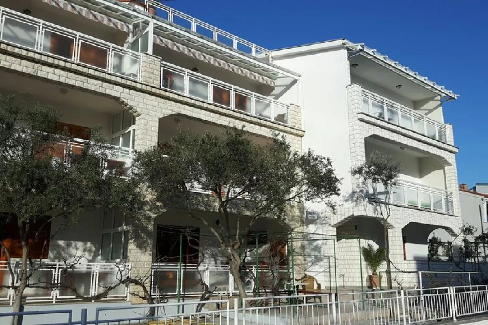 Apartments Adelheid, Biograd-Typ A5B, im OG, ca. 60 qm, für 5 Pers.-Exterior summer