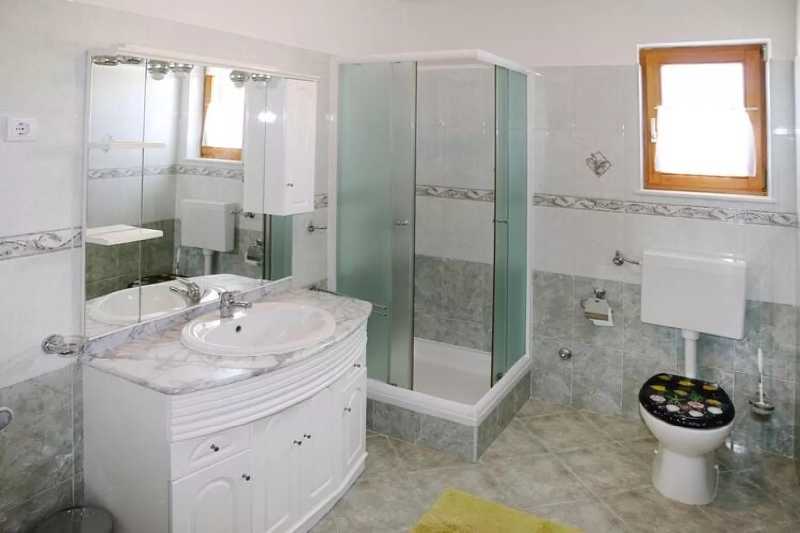 Apartments Adelheid, Biograd-Typ A5B, im OG, ca. 60 qm, für 1-4 Pers.-Bathroom