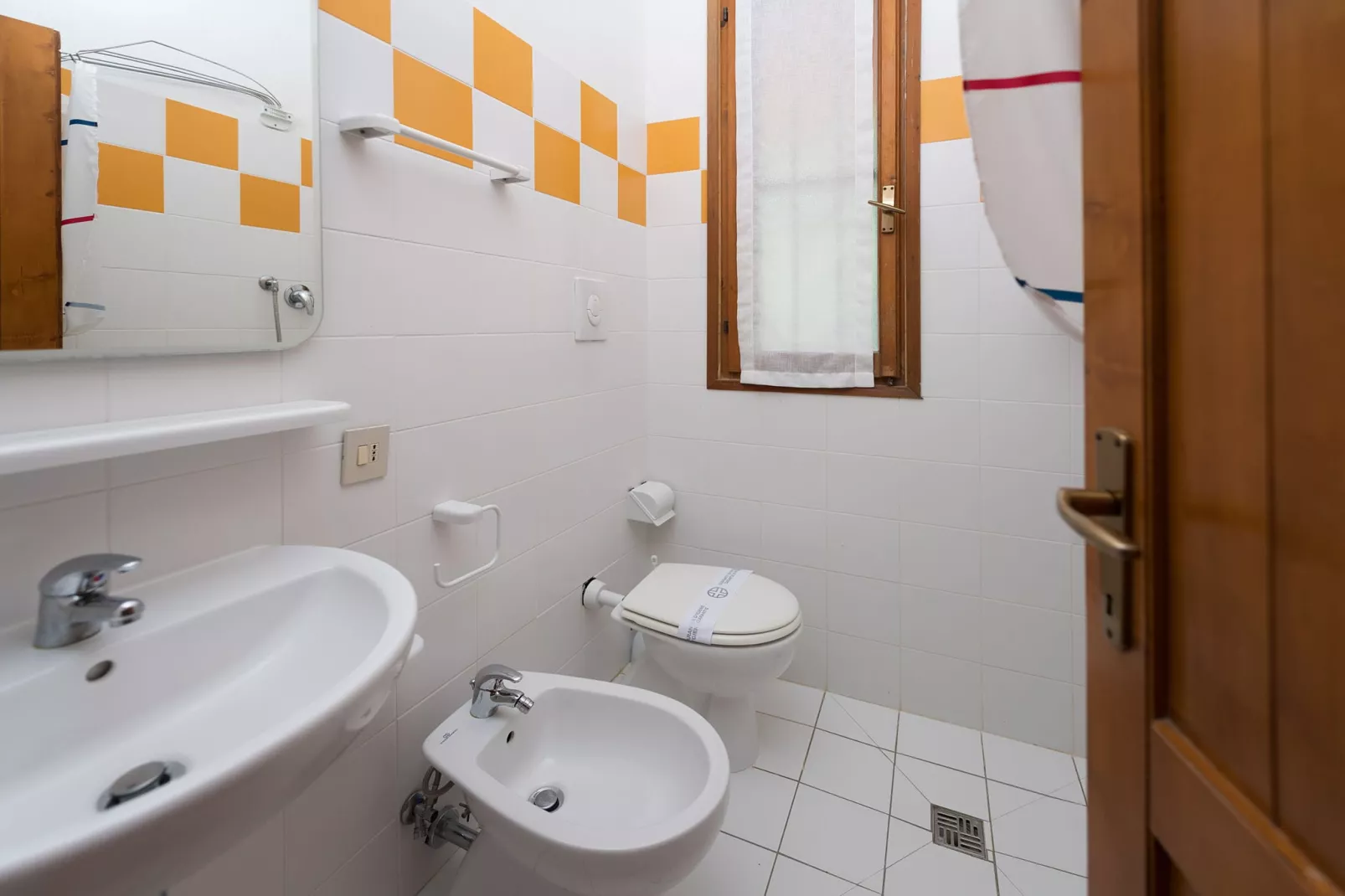 Marina Villetta Due-Bathroom
