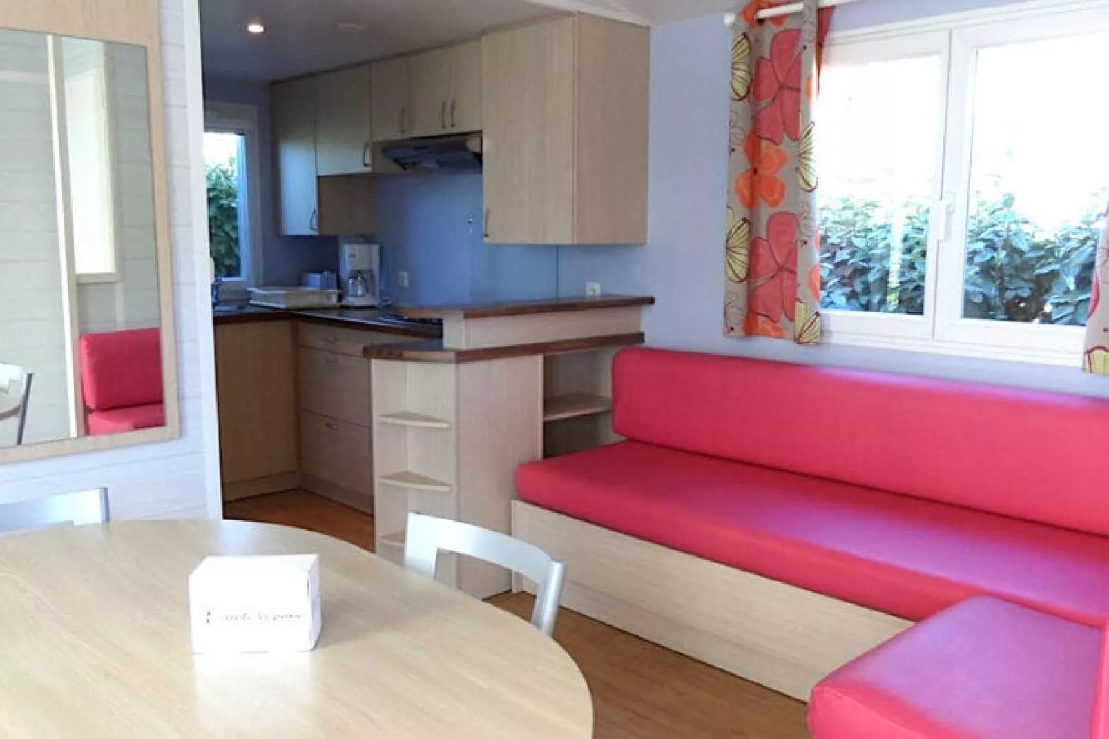 Caravanpark Domaine Sainte Véziane Bessan-Mobilhome Confort 2 chambres 4-6 pers-Salon