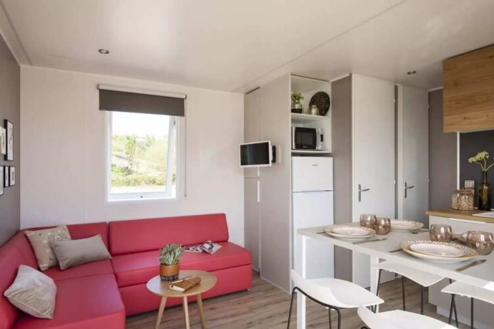 Caravanpark Domaine Sainte Véziane Bessan-Mobilhome Premium 2 chambres 4-6 pers-Salon