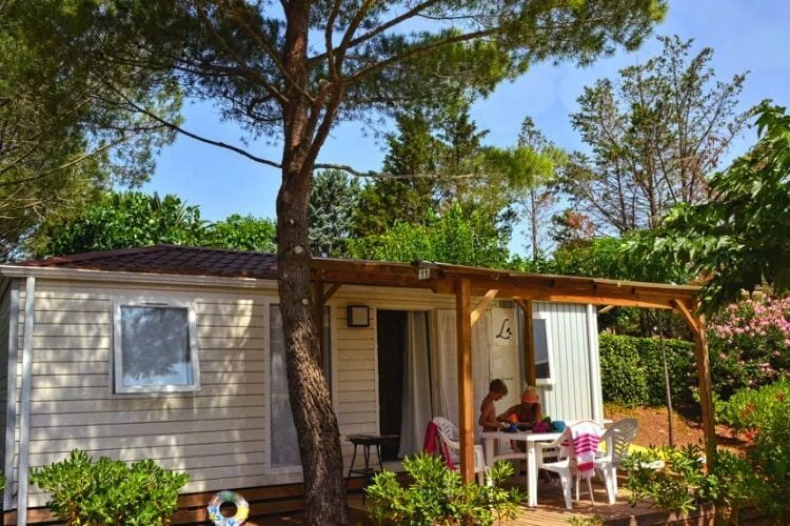 Caravanpark Domaine Sainte Véziane Bessan  Mobilhome Premium 3ch 6p-Extérieur été