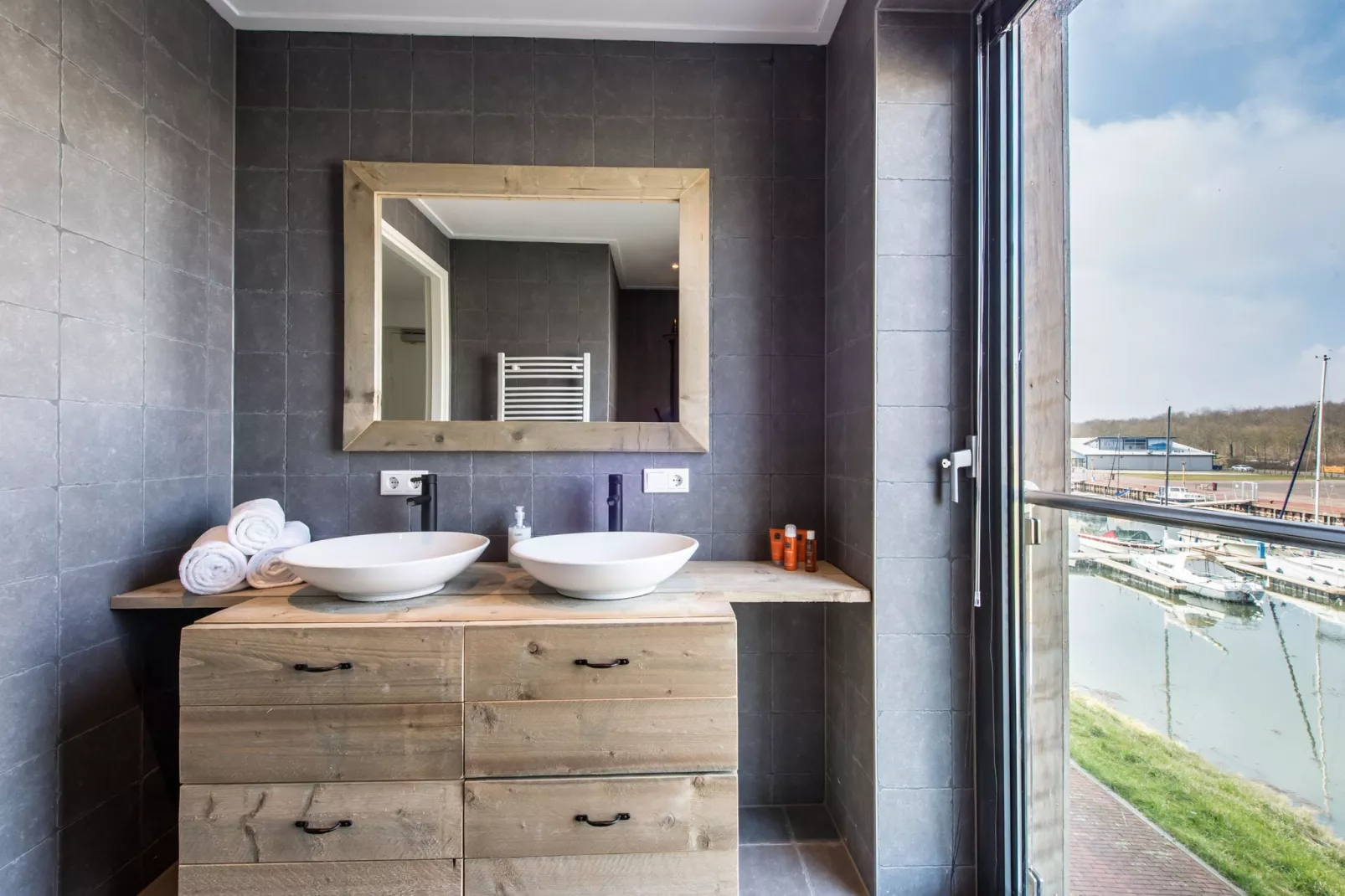 Uithaven 10C-Bathroom