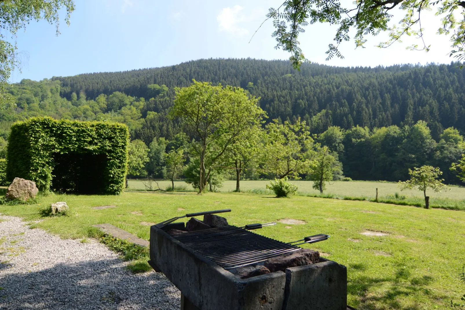 Au Pré Fleuri-Gardens summer