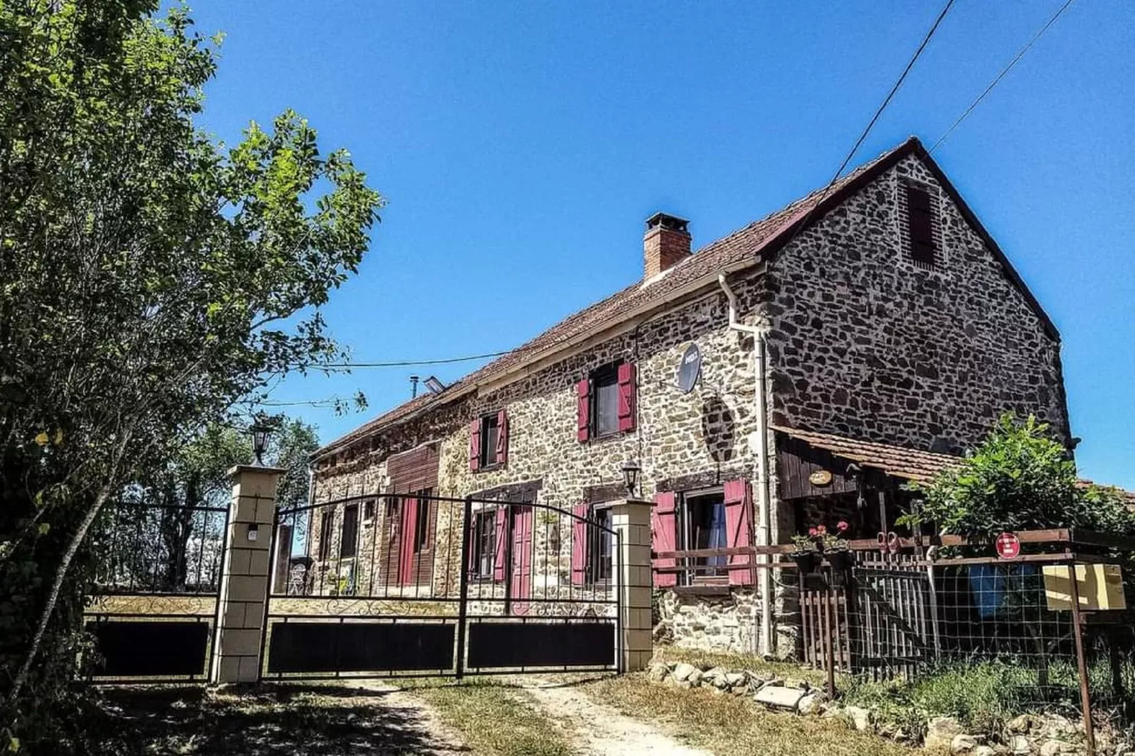 La Ferme Ranciat-Exterior summer