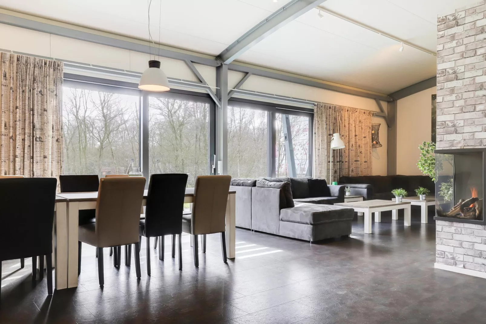 Villa Propos-Dining room