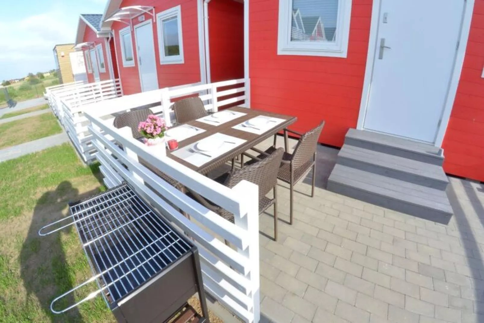 Domki wakacyjne parterowe Sarbinowo-Terrace balcony