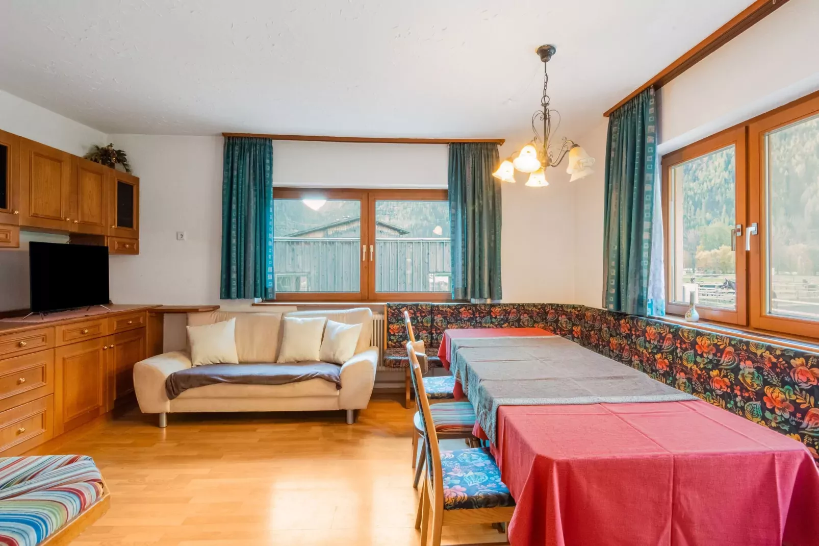 Chalet Friedl-Living room