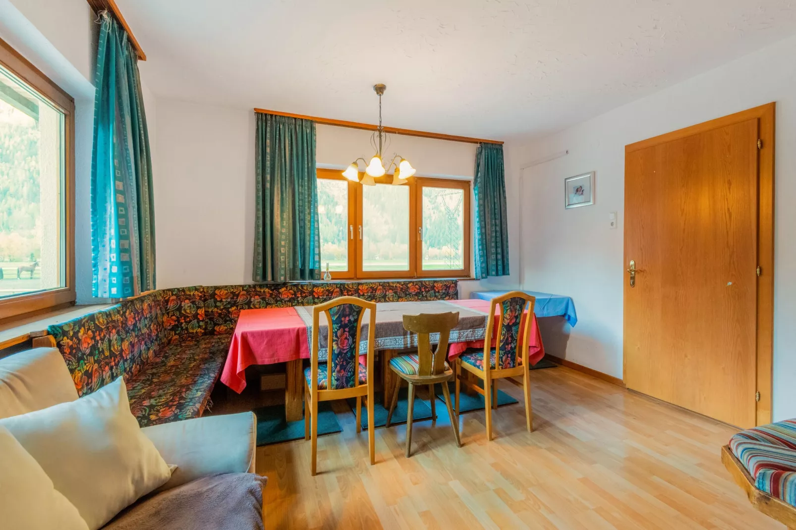 Chalet Friedl-Living room