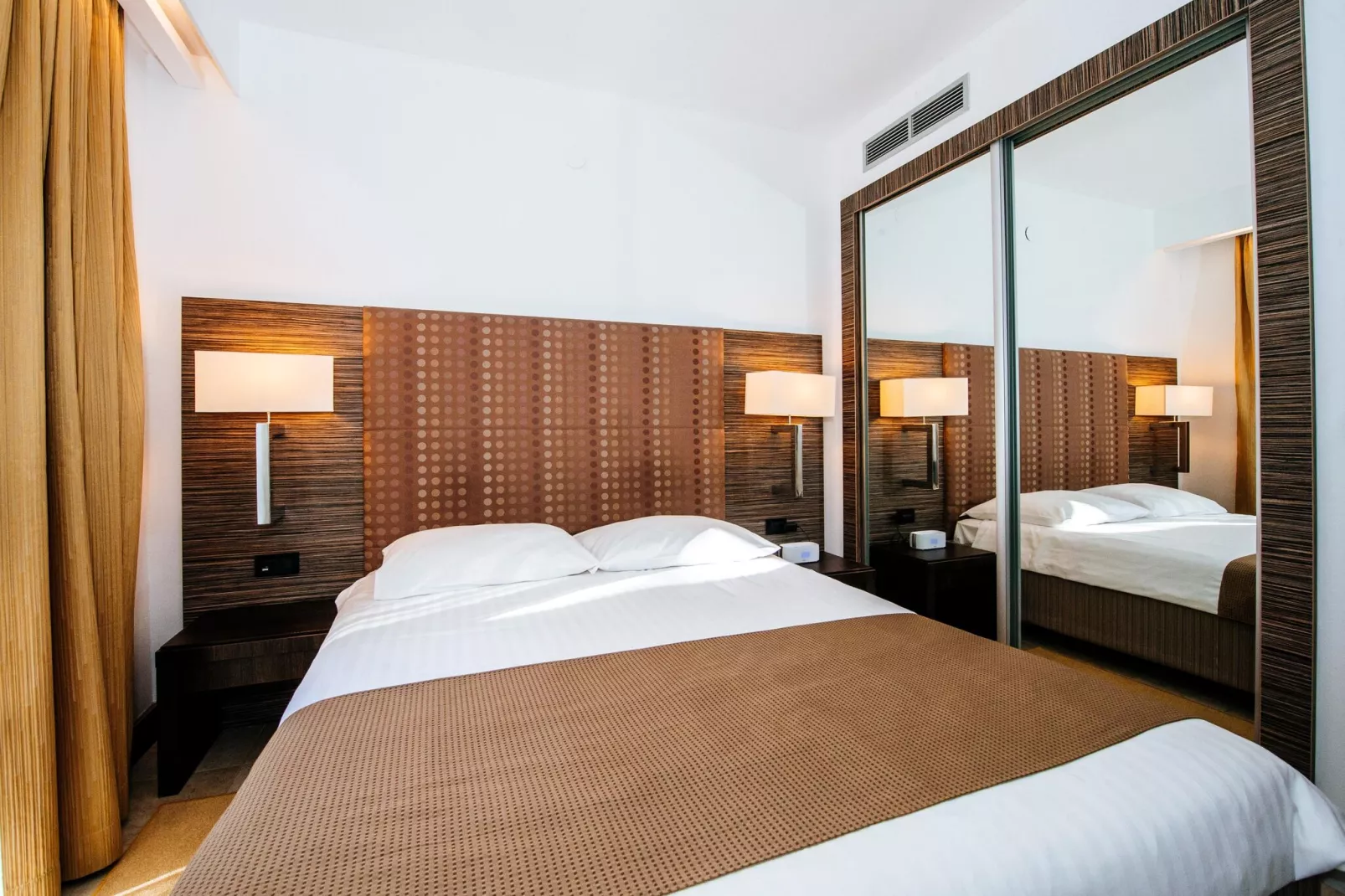Zaton Holiday Resort - AP/5-6 Comfort 4 Stars 58 qm 6 Pers-Bedroom