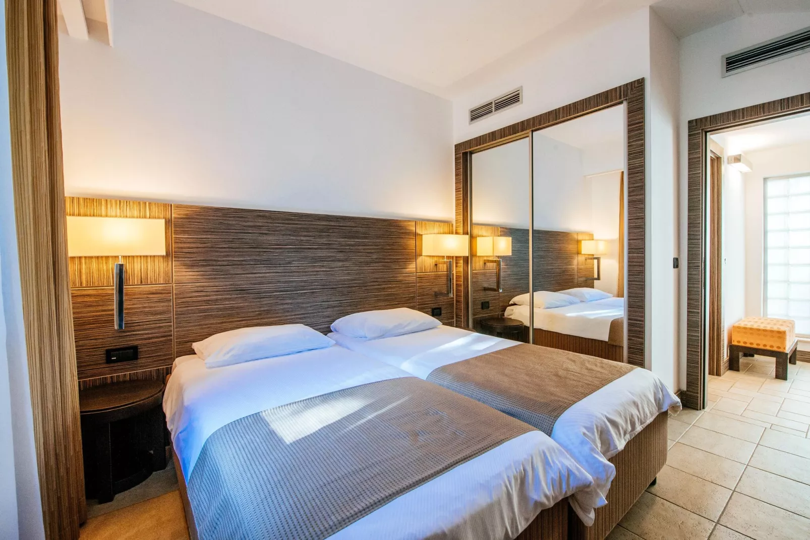 Zaton Holiday Resort - AP/5-6 Comfort 4 Stars 58 qm 6 Pers-Bedroom