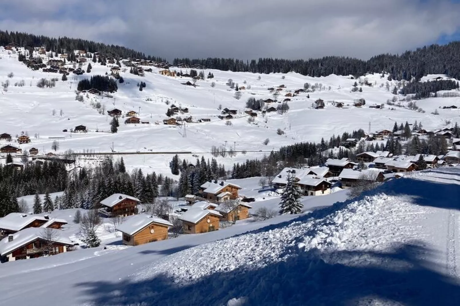 Notre Dame de Bellecombe-Exterior winter