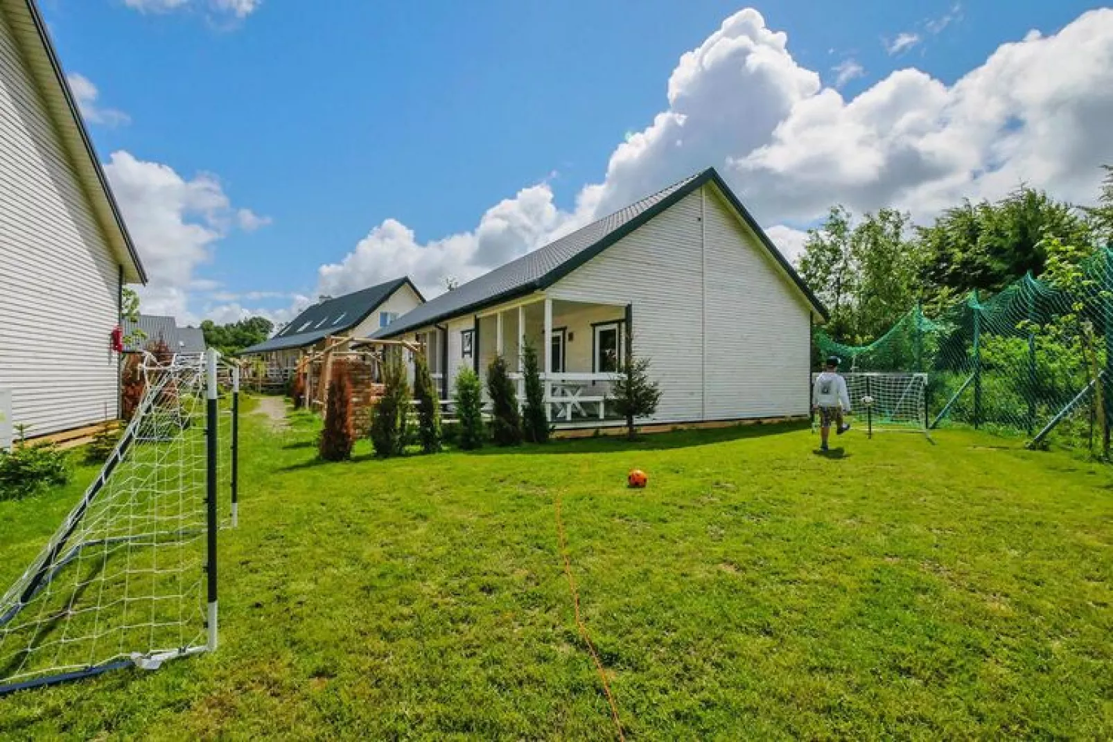 Apartament wakacyjny Rusinowo-Außenbereich Sommer