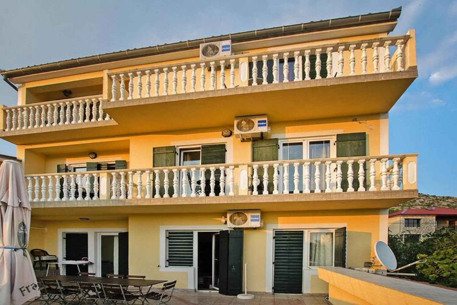 Apartments Grande Vista Starigrad PaklenicaSD62 A-02 - 7 Pers-Exterior summer