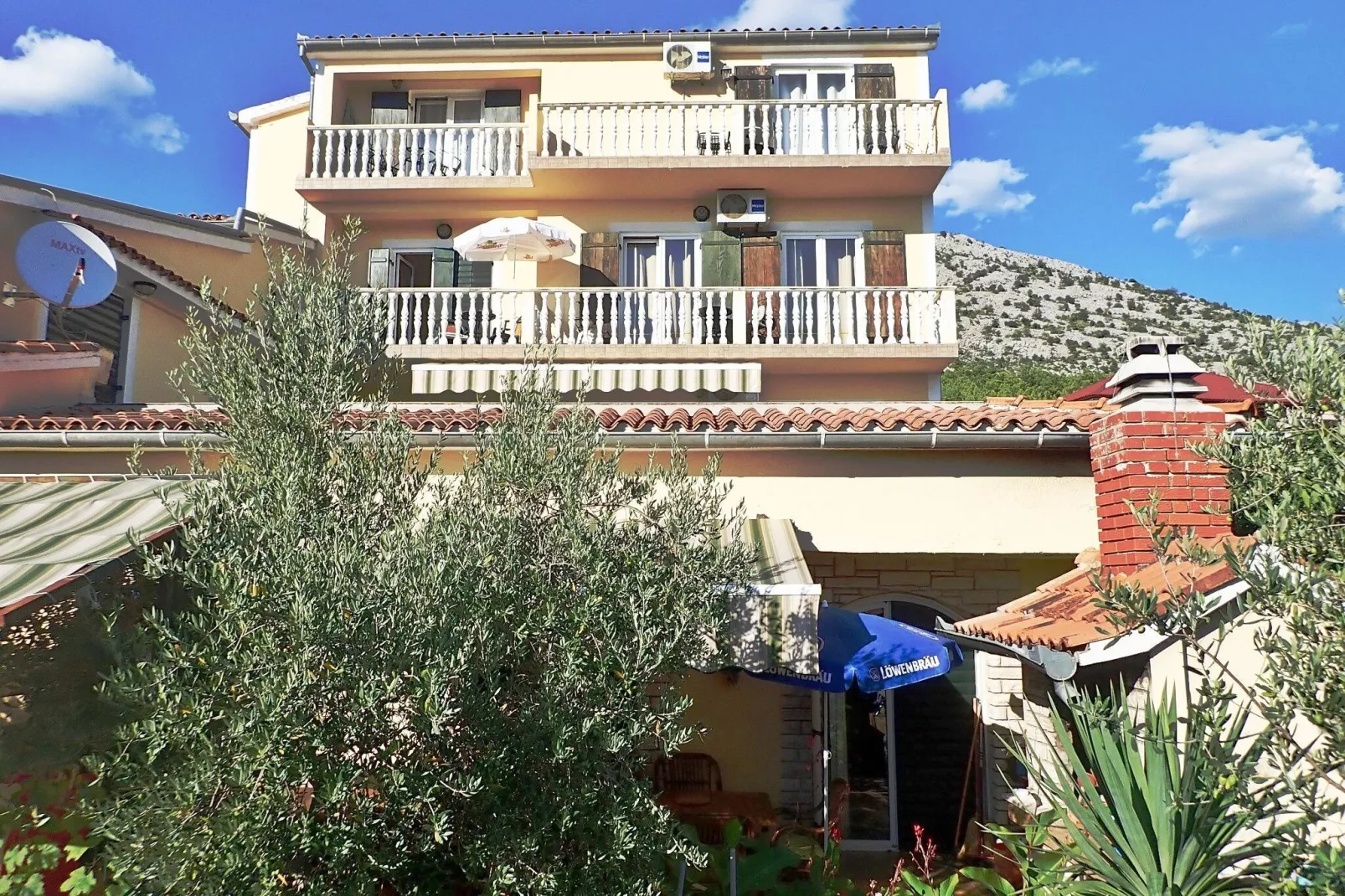 Apartments Grande Vista Starigrad PaklenicaSD62 A-02 - 7 Pers-Gardens summer