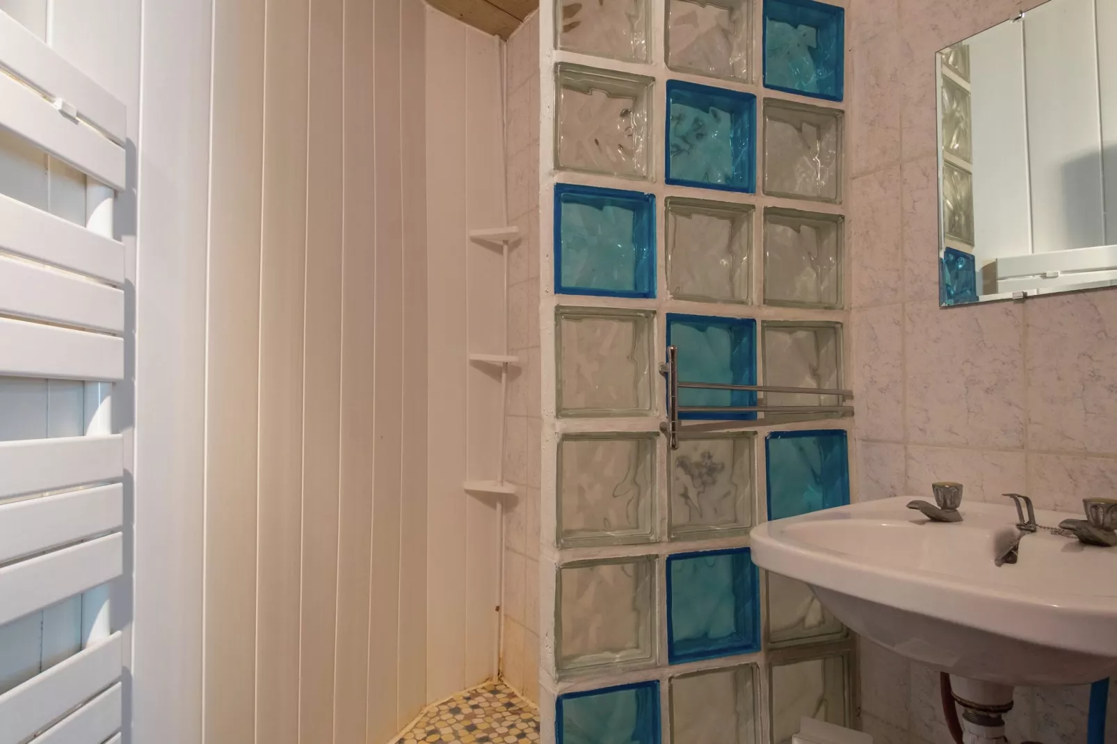 Maison troglodyte - Châteaux de la Loire-Badezimmer