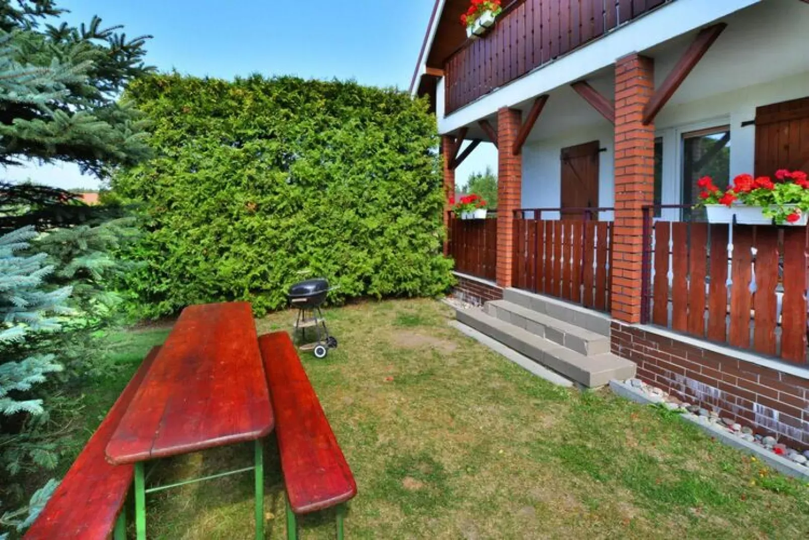 Pietrowy dom wakacyjny dla 8 osób 100 m2 Wicie-Gardens summer