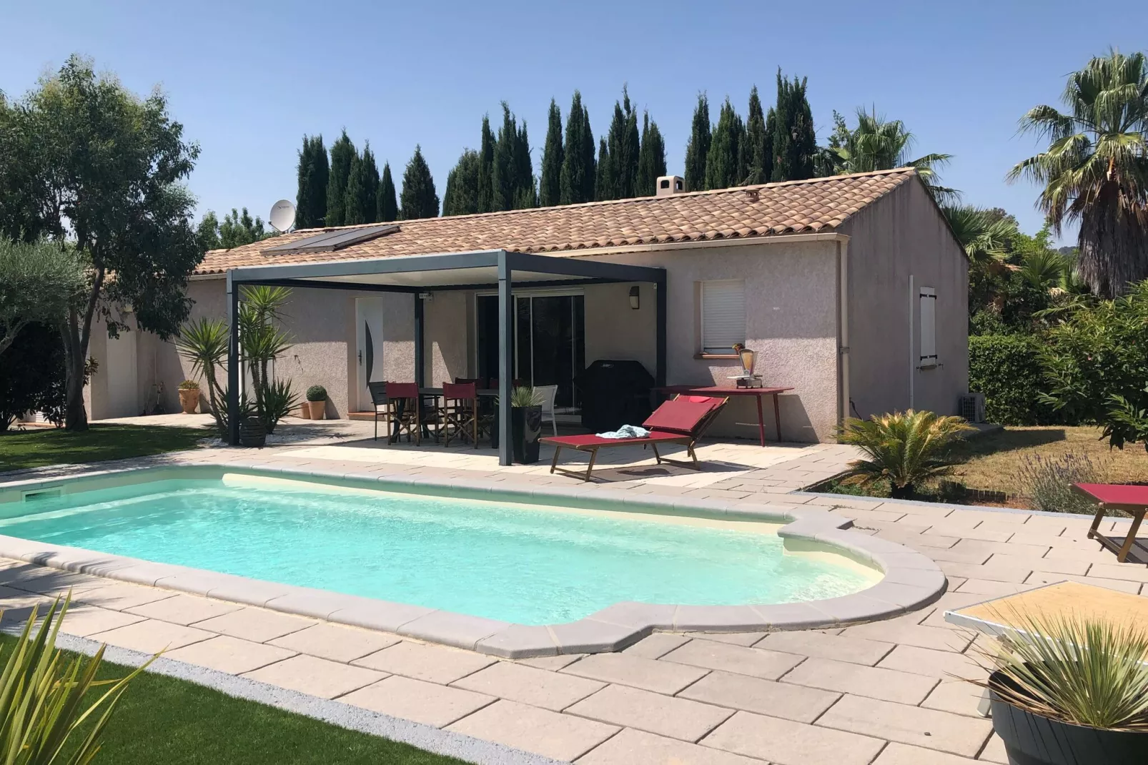 Petit Maure-Exterior summer