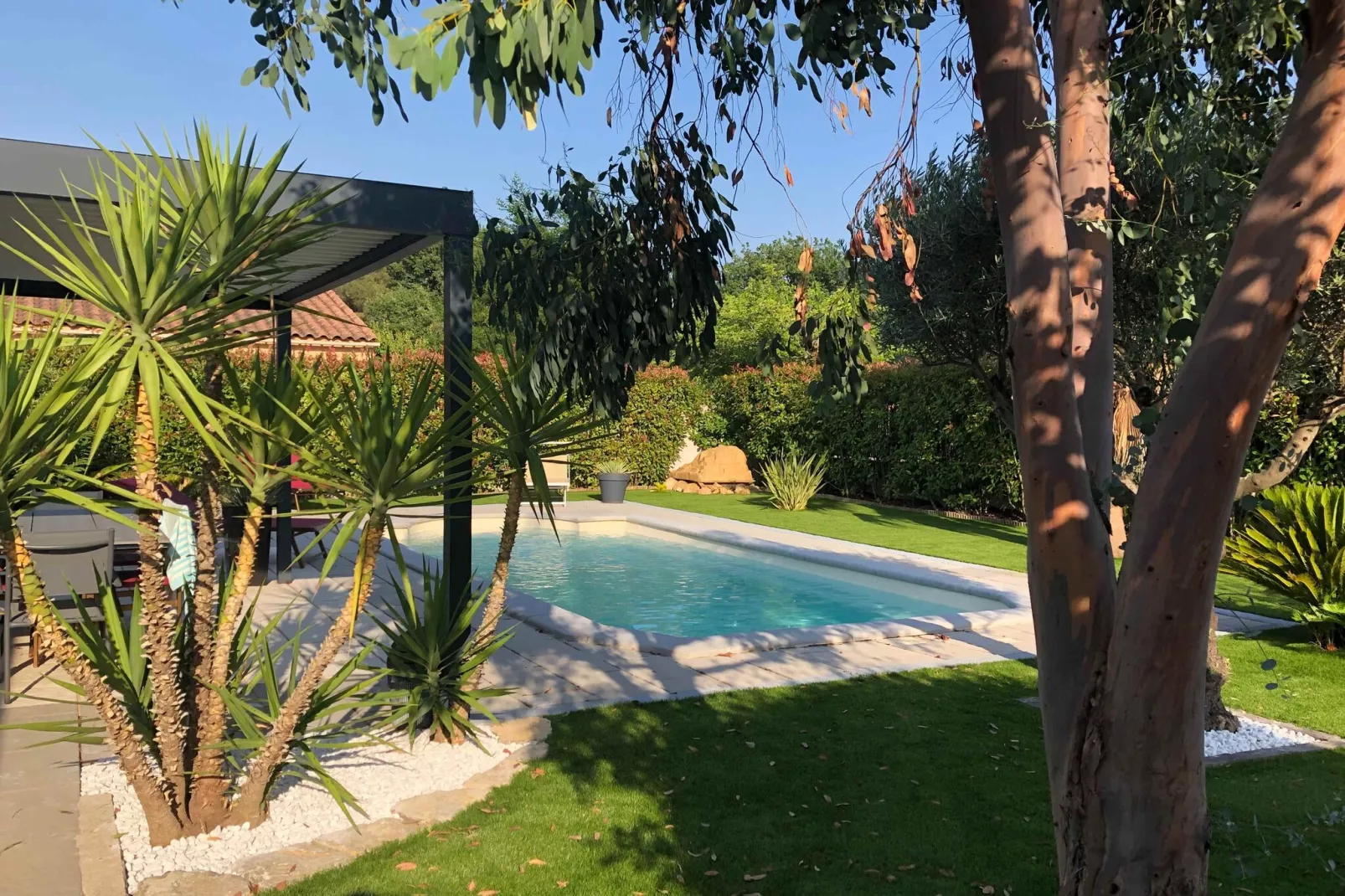 Petit Maure-Exterior summer