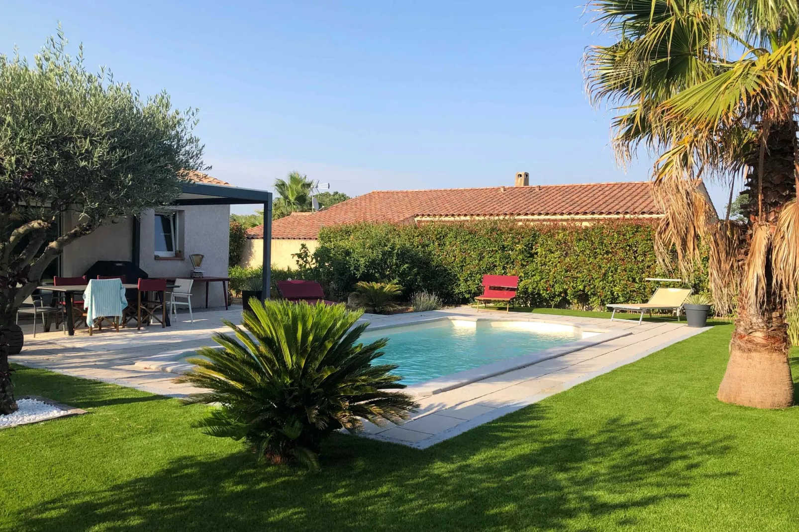 Petit Maure-Exterior summer