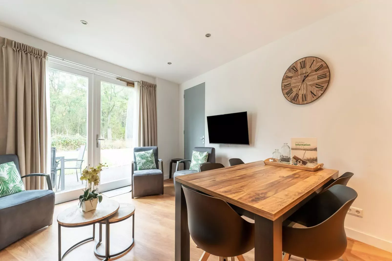 NR 5-Dining room