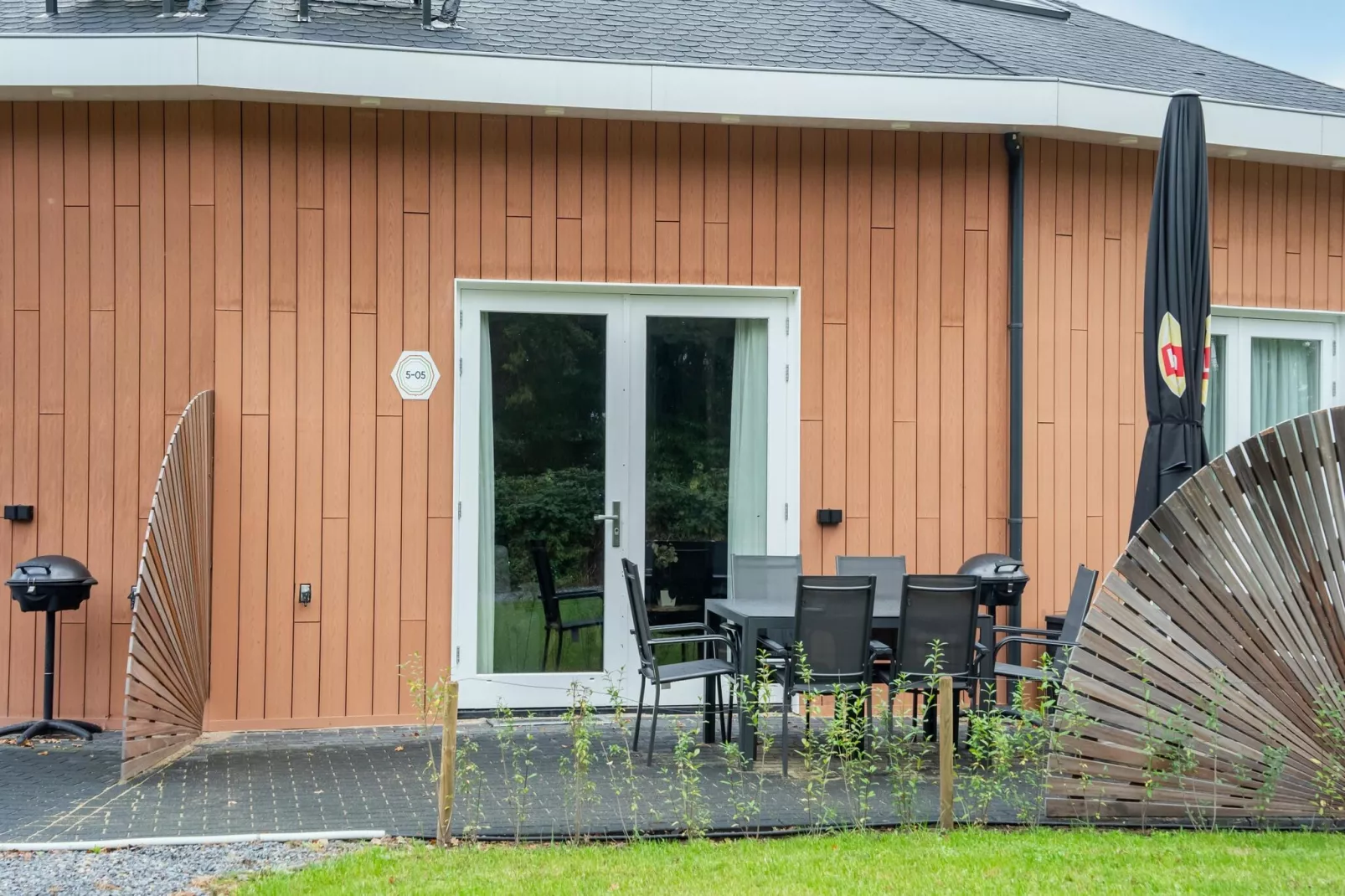 NR 5-Terrace balcony