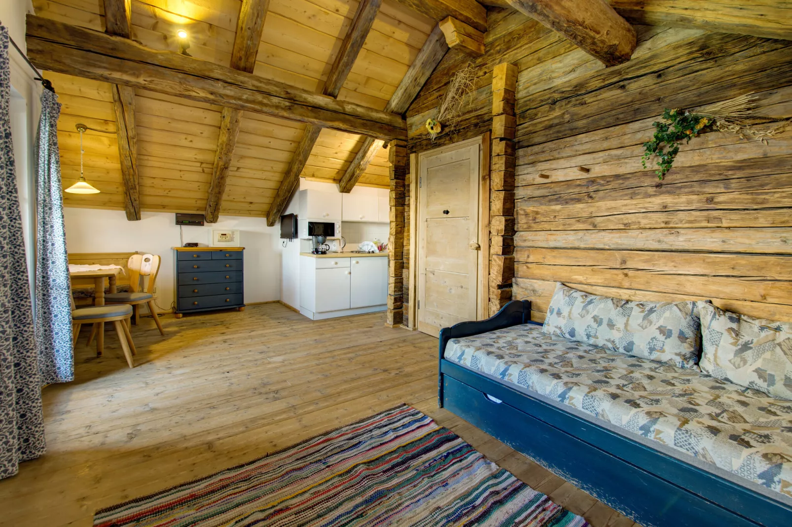 Almdorf Hochlienz - Alm 20 - 4 Personen-Wohnzimmer