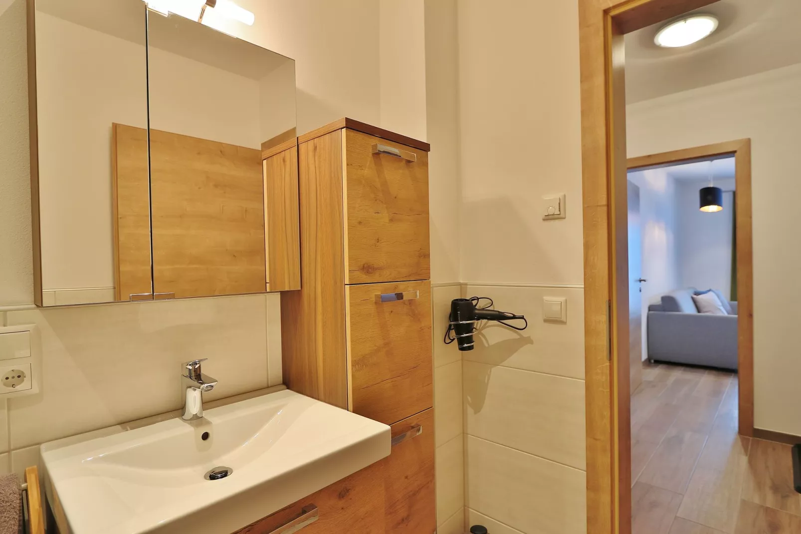 Edith-Bathroom