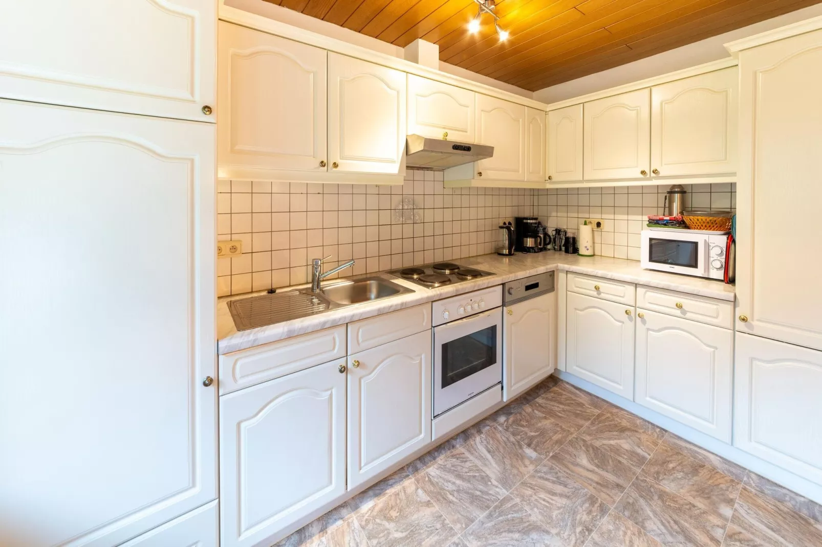 Haus Hunnenberg-Kitchen