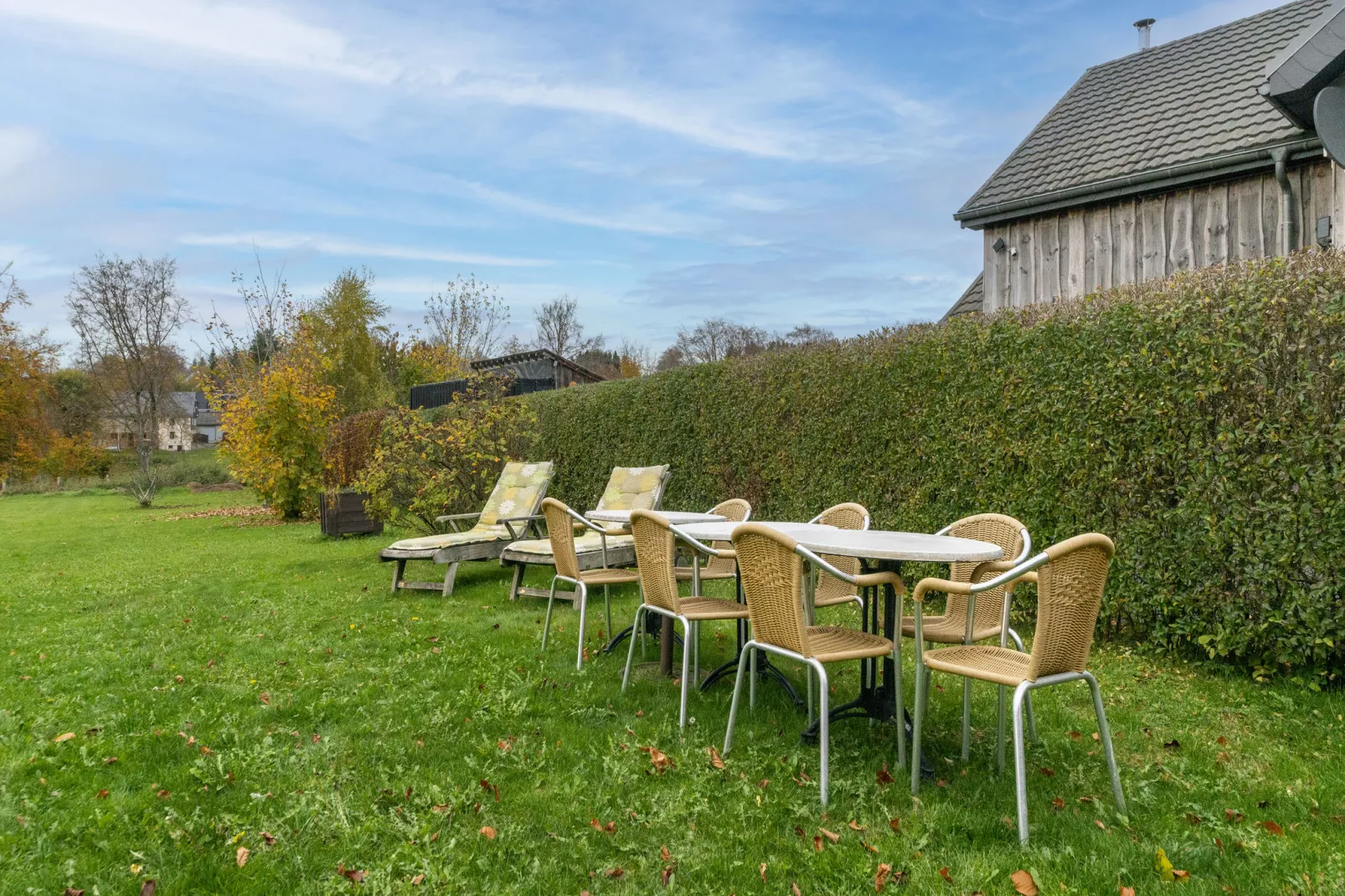 Haus Hunnenberg-Gardens summer