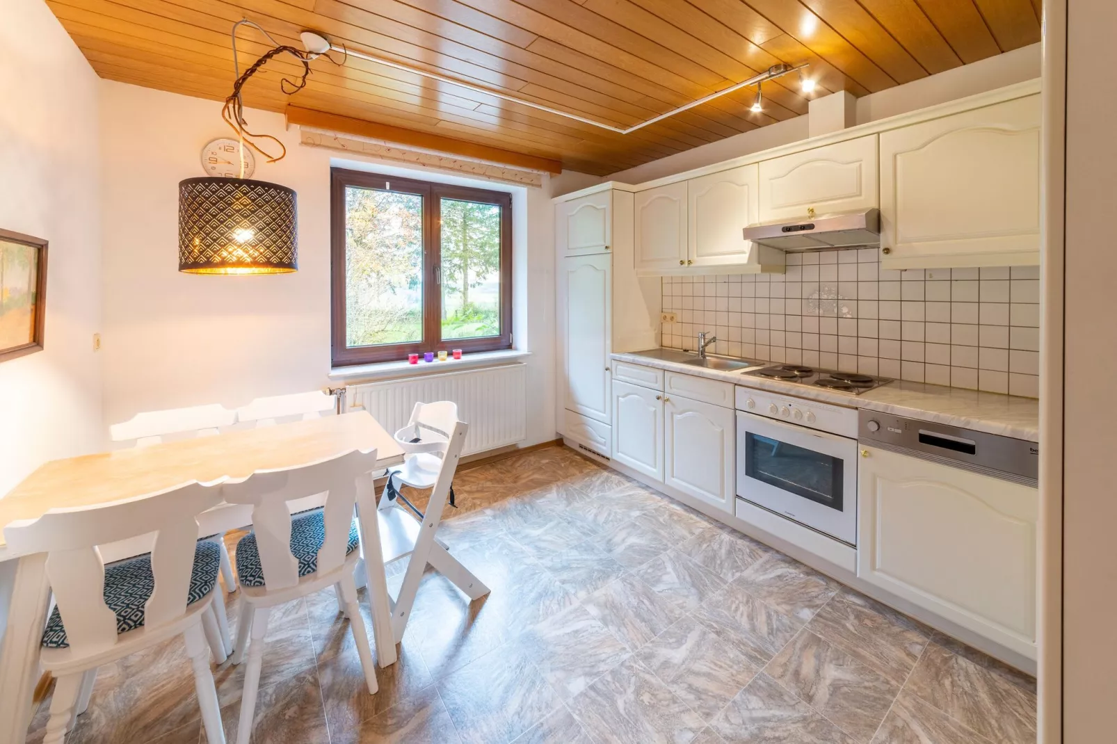 Haus Hunnenberg-Dining room