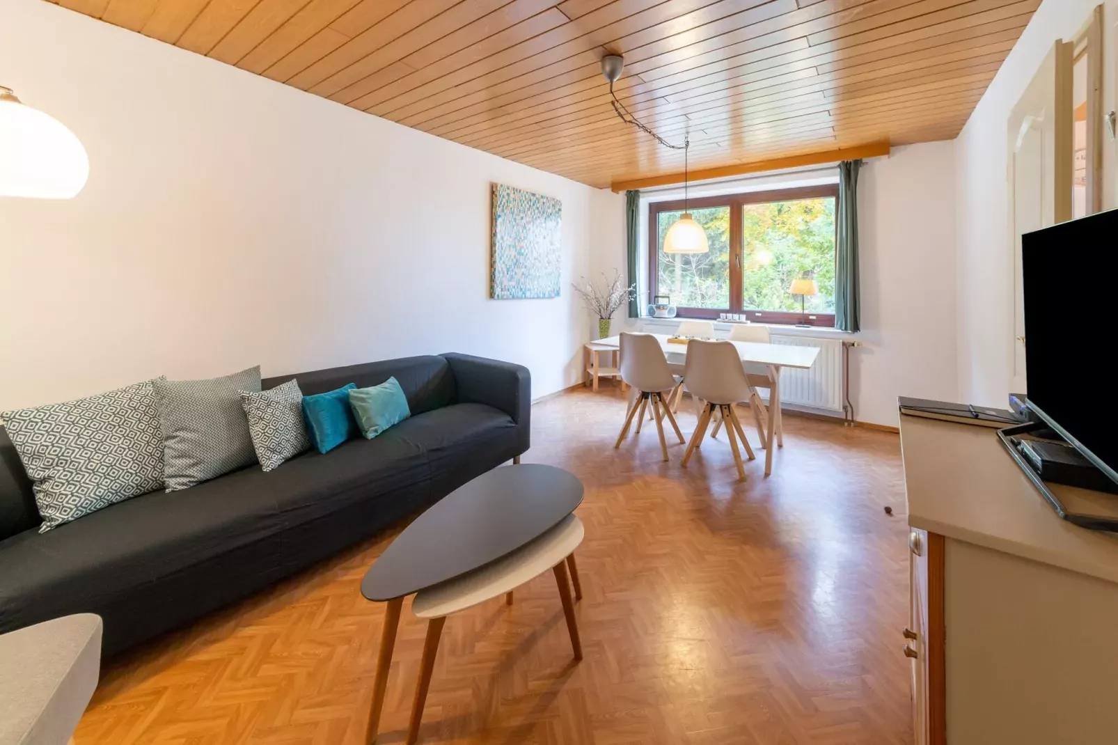Haus Hunnenberg-Living room