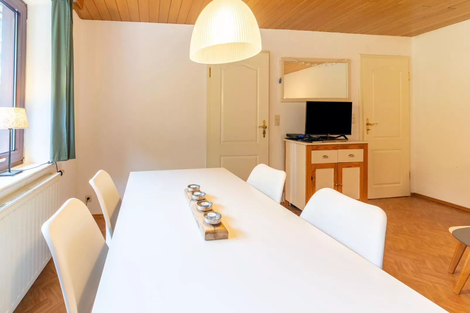 Haus Hunnenberg-Dining room