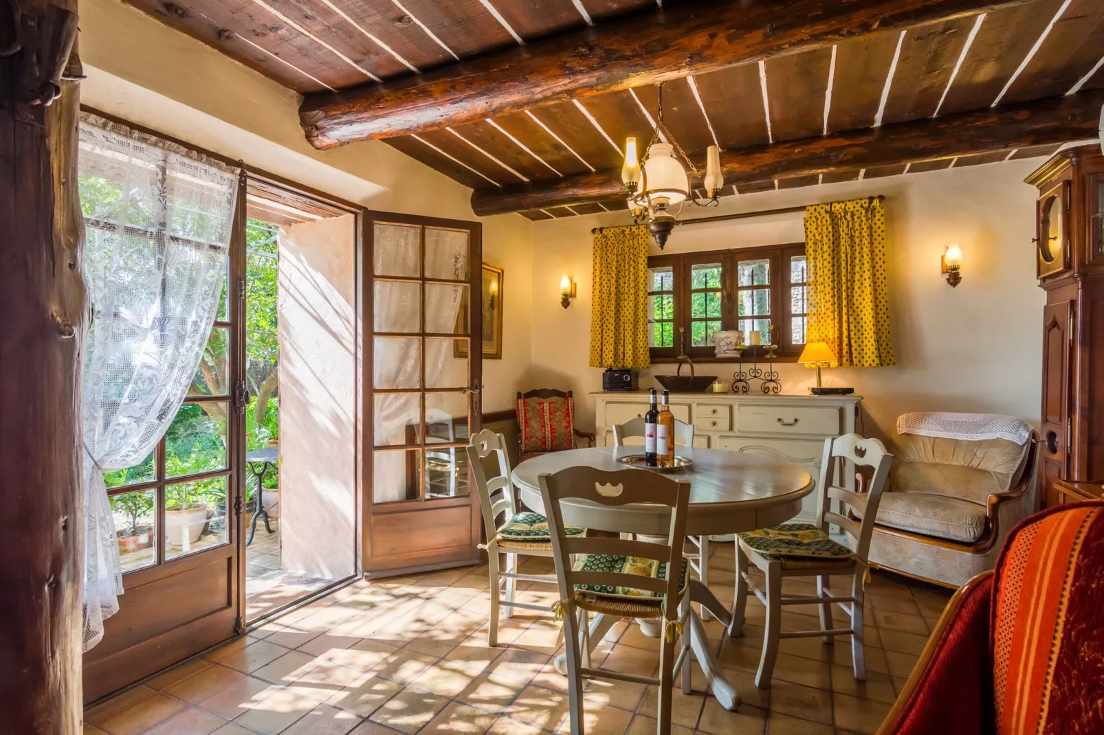 Le Mas du Goïo-Dining room