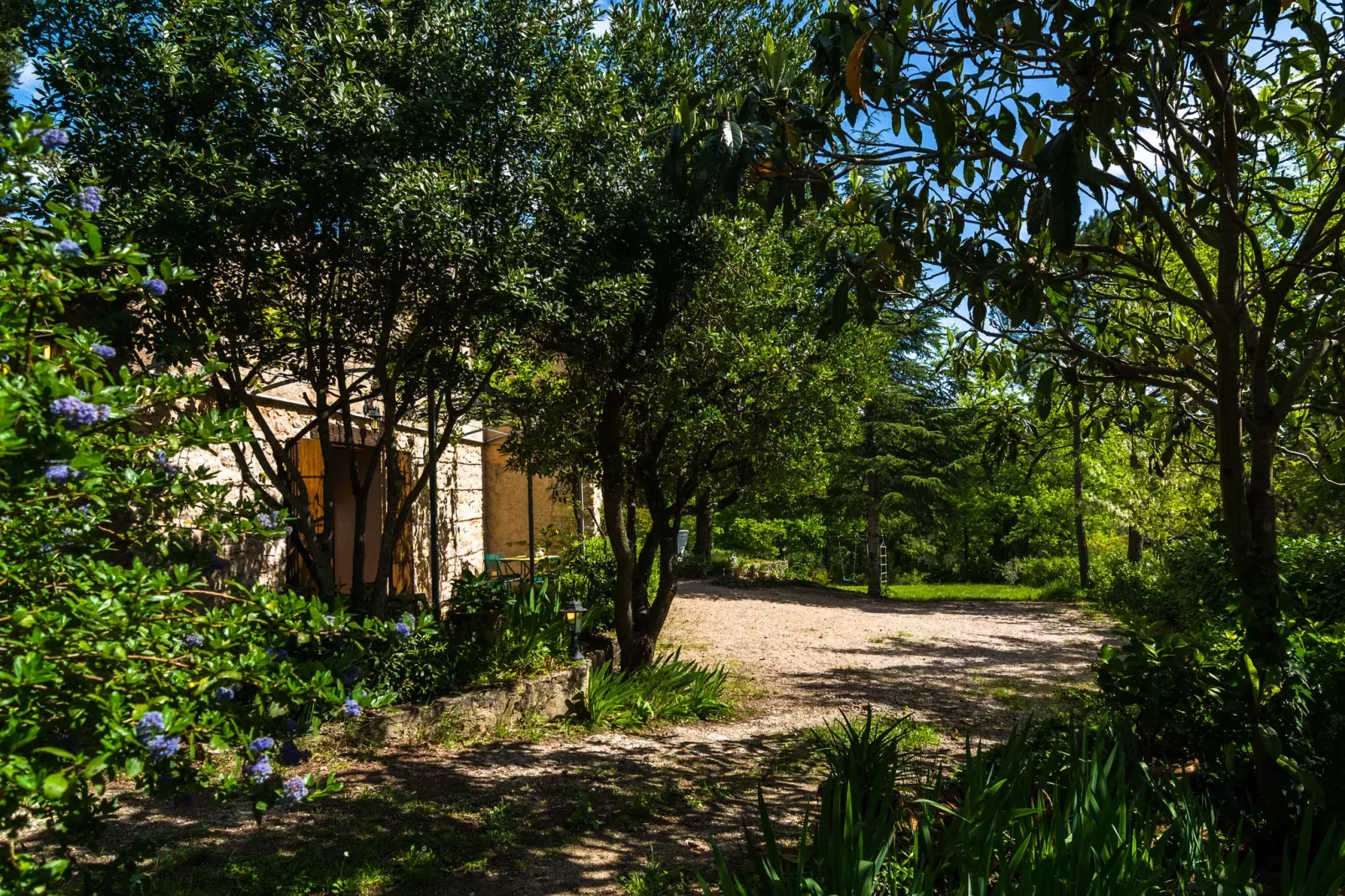 Le Mas du Goïo-Gardens summer