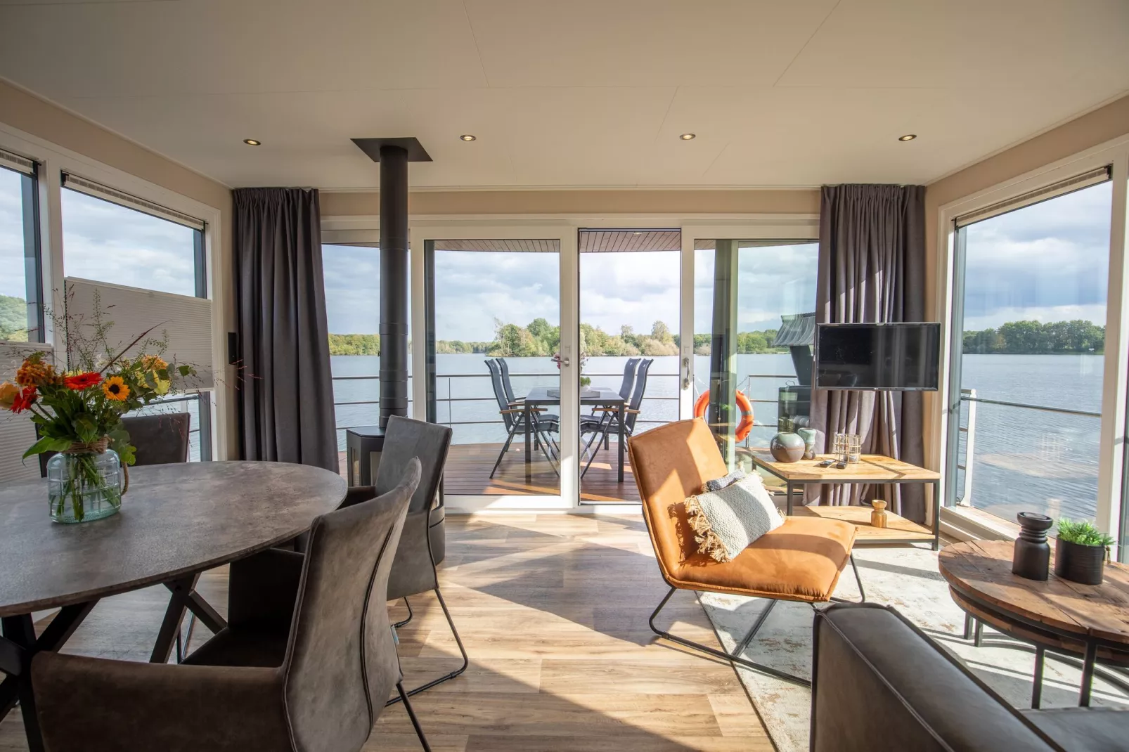 Vakantiepark Leukermeer 9-Wohnzimmer