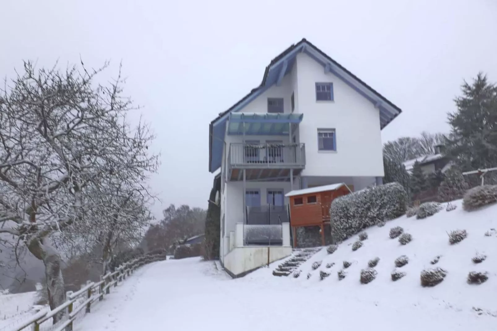 Zum Spitzen Land-Exterior winter