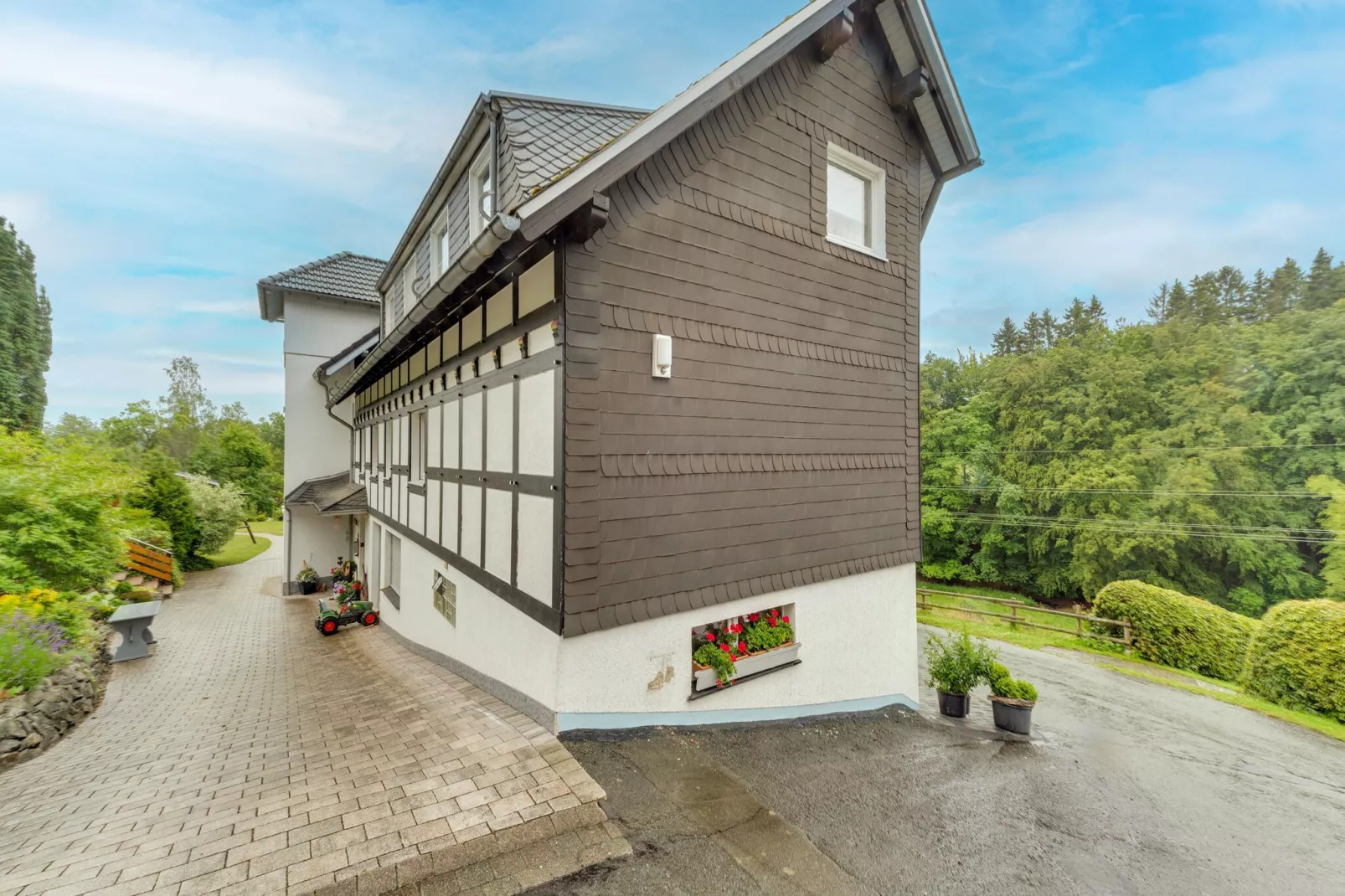 Zum Spitzen Land-Exterior summer