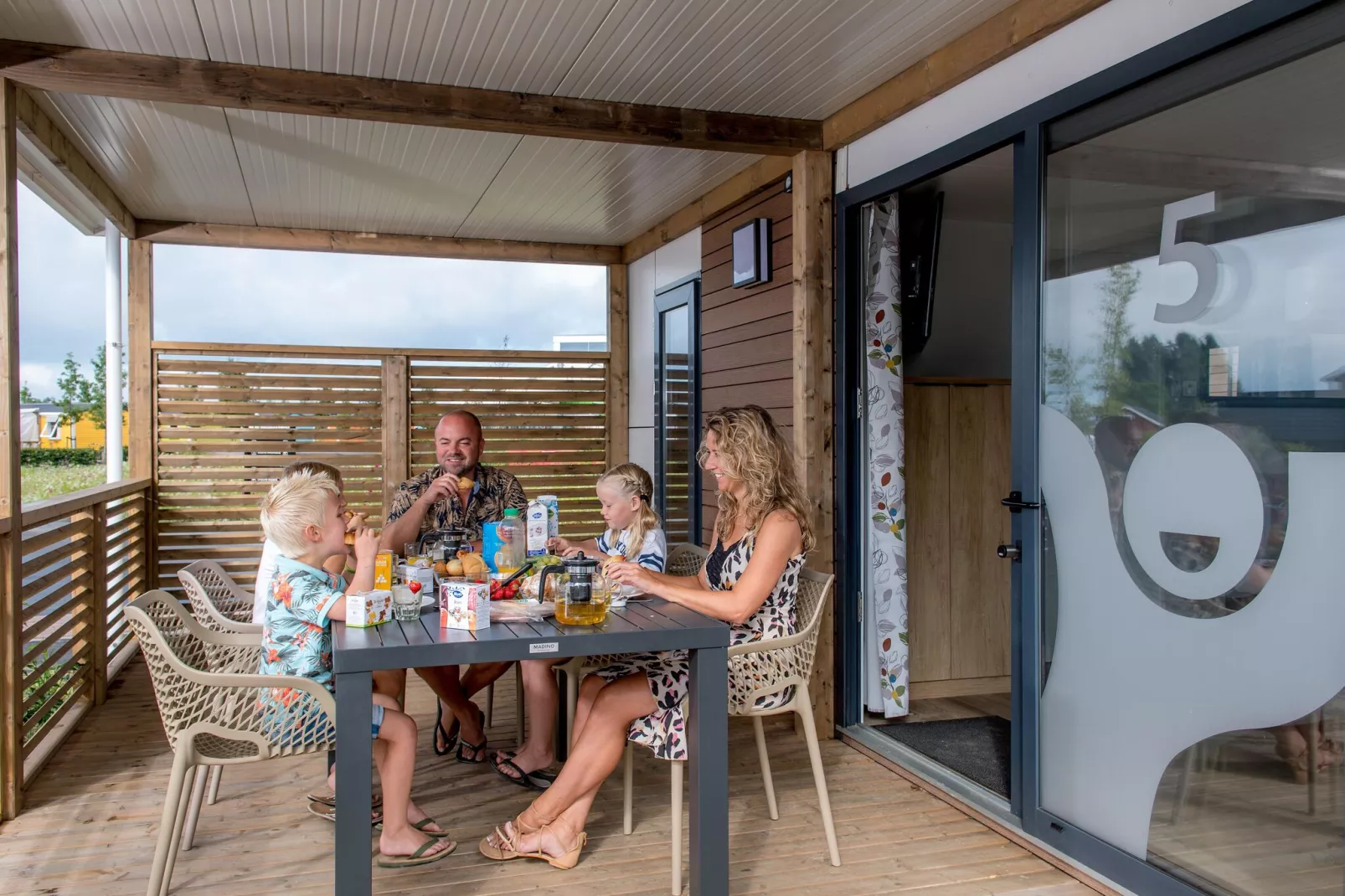 Vakantiepark Eiland van Maurik 7-Terrassenbalkon