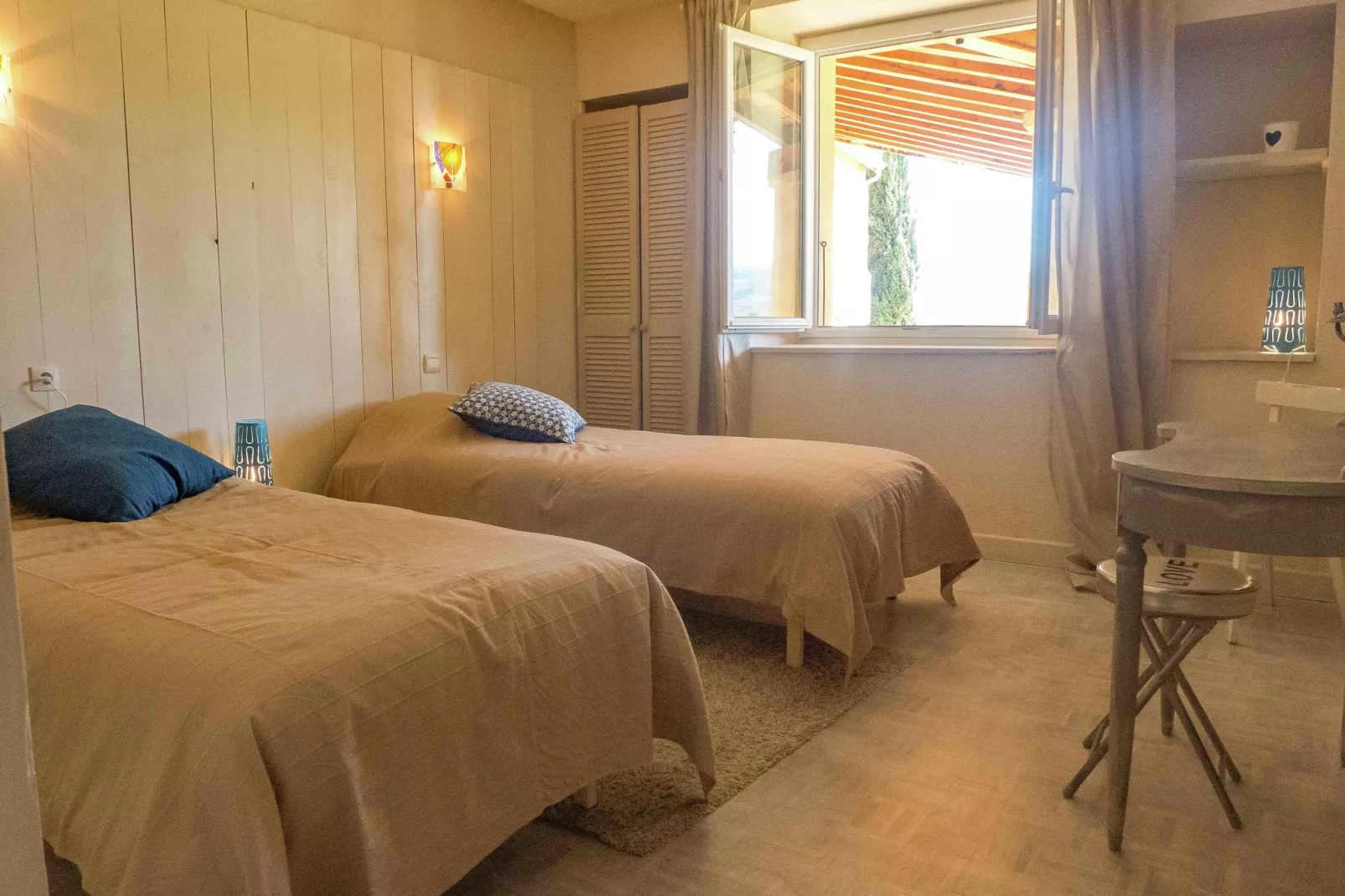 AR19-Bedroom
