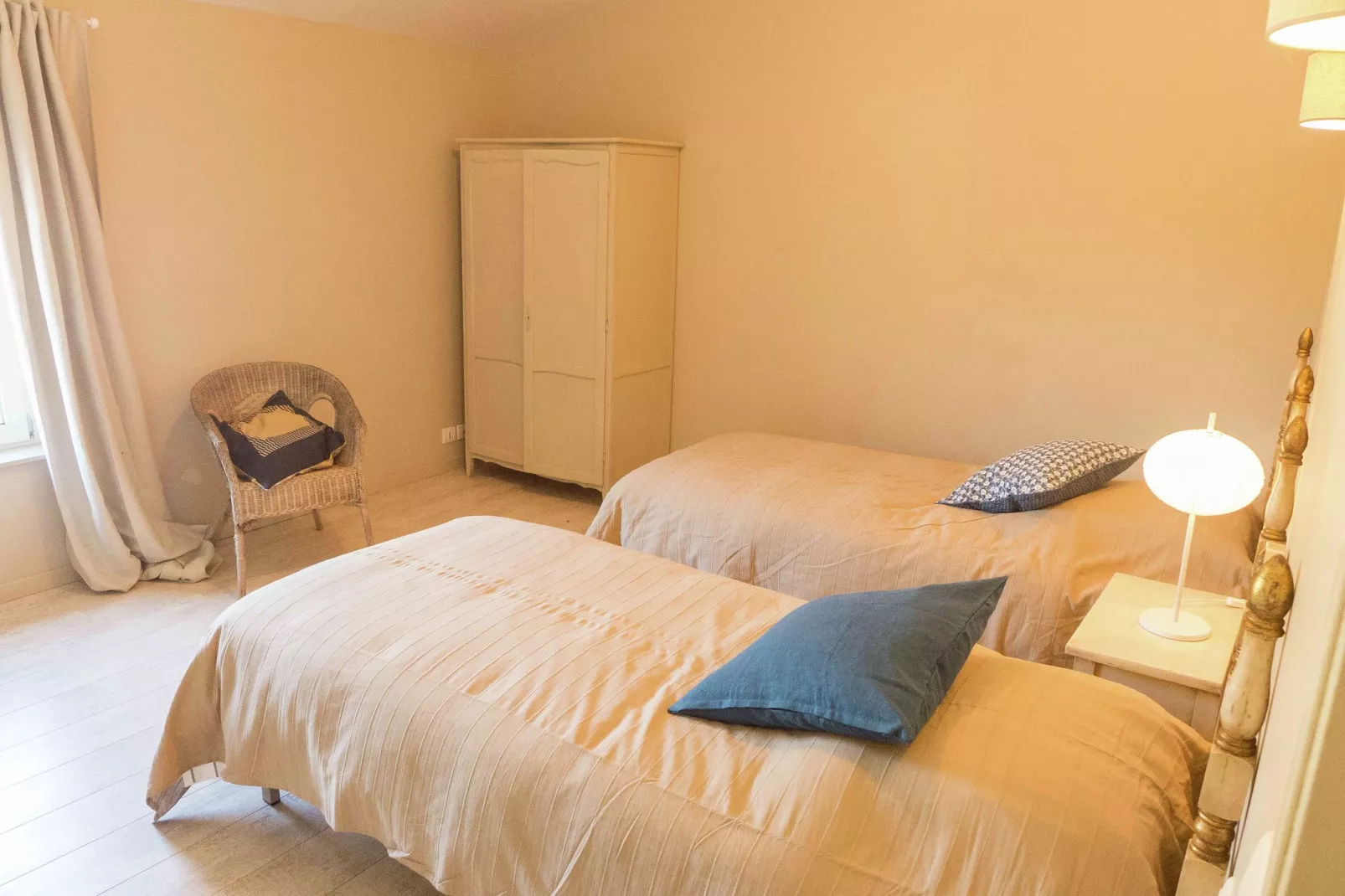 AR19-Bedroom