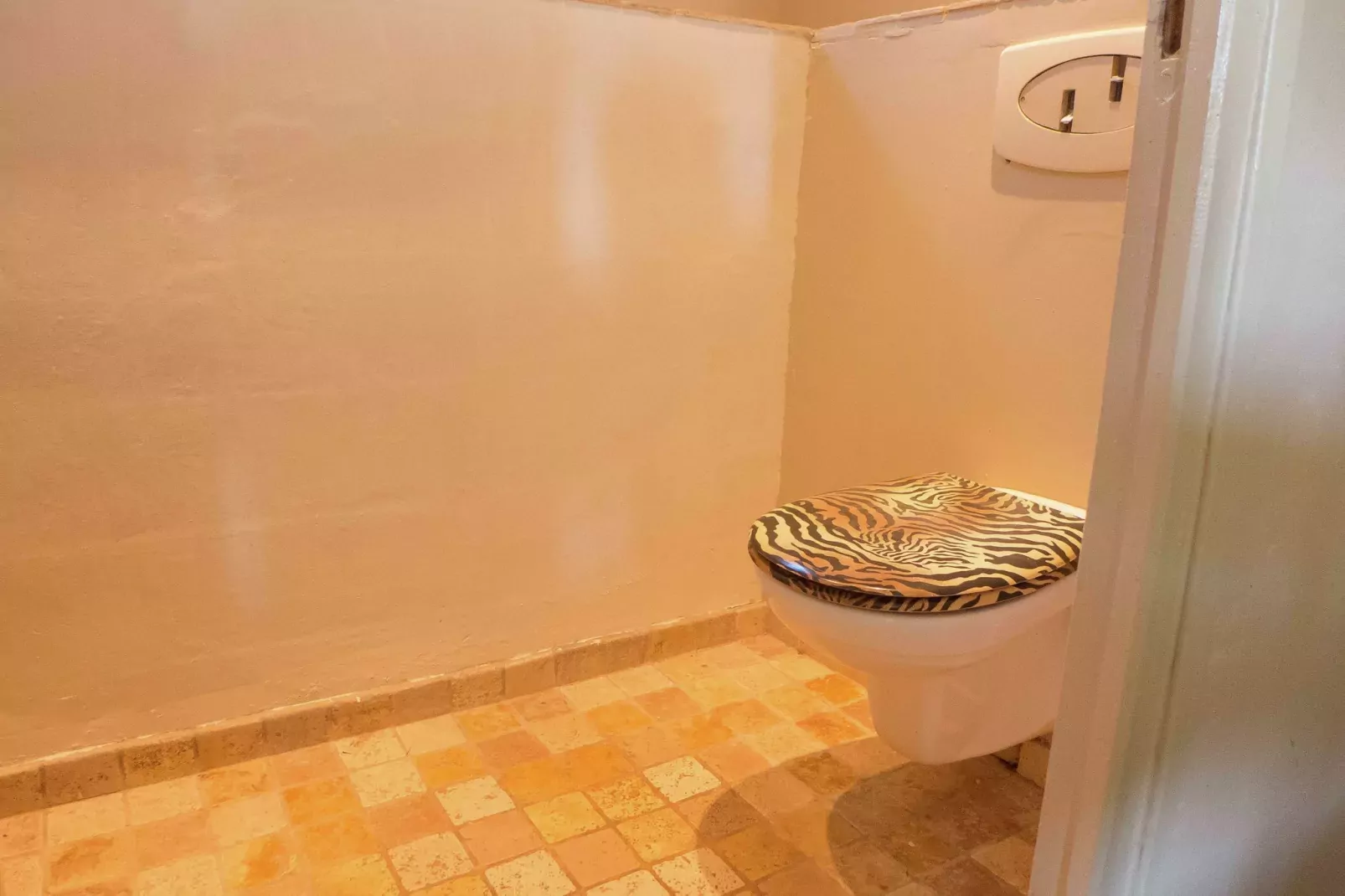 AR19-Bathroom