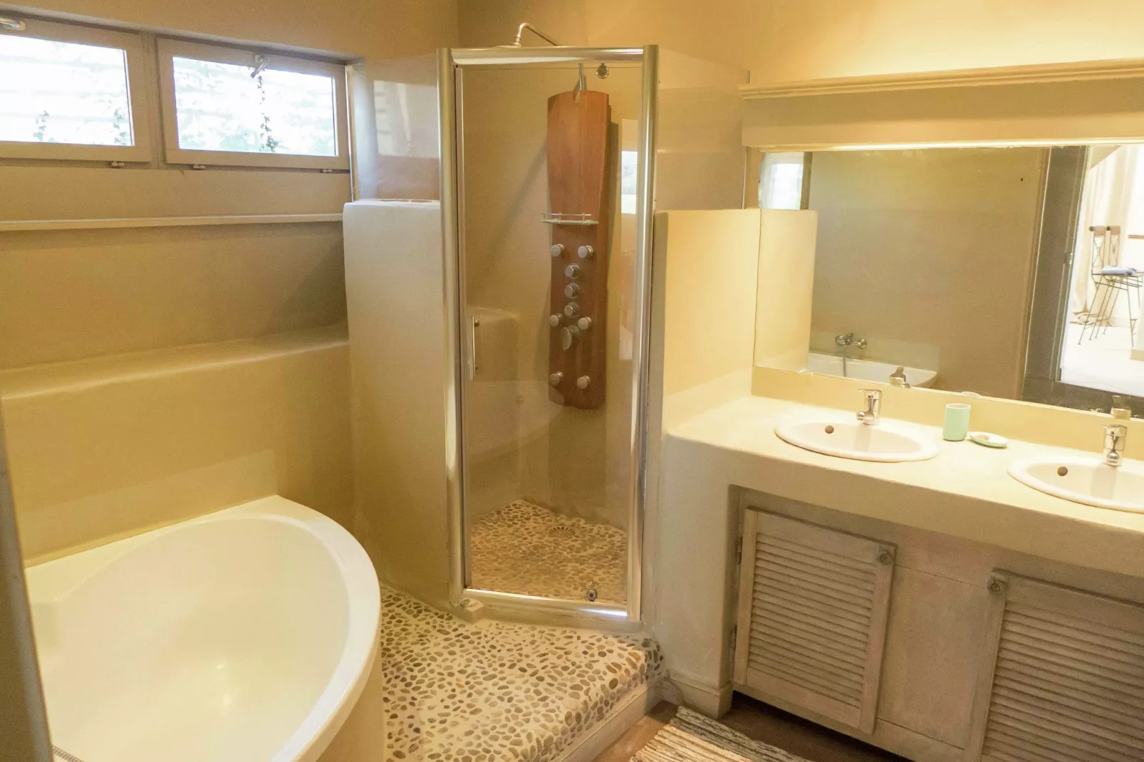 AR19-Bathroom