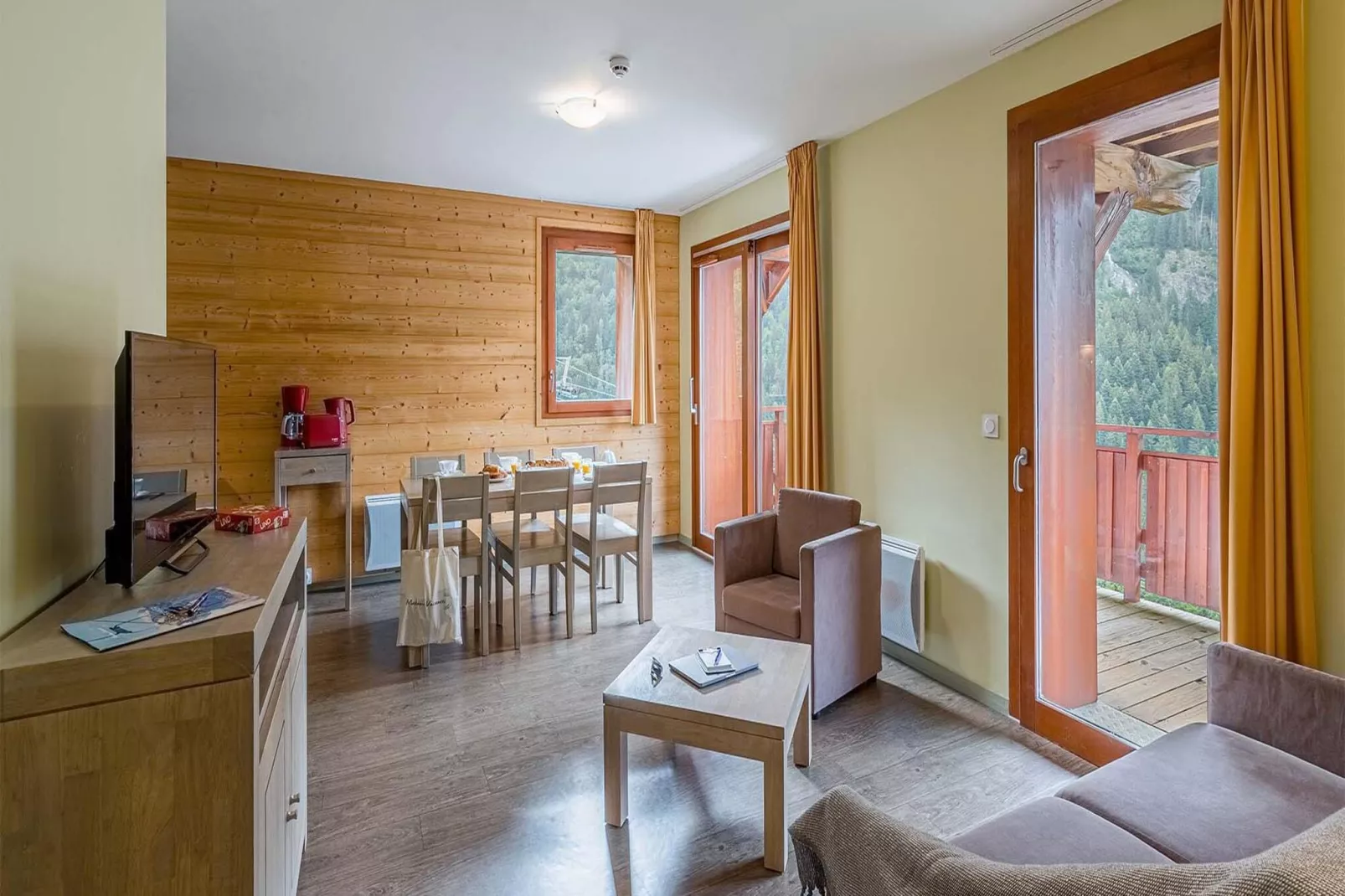 Les Epinettes 1-Living room