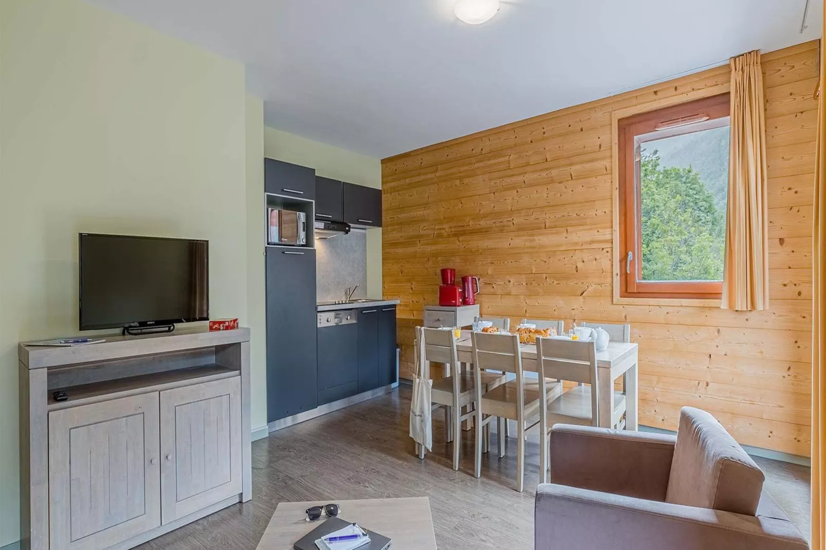 Les Epinettes 4-Dining room