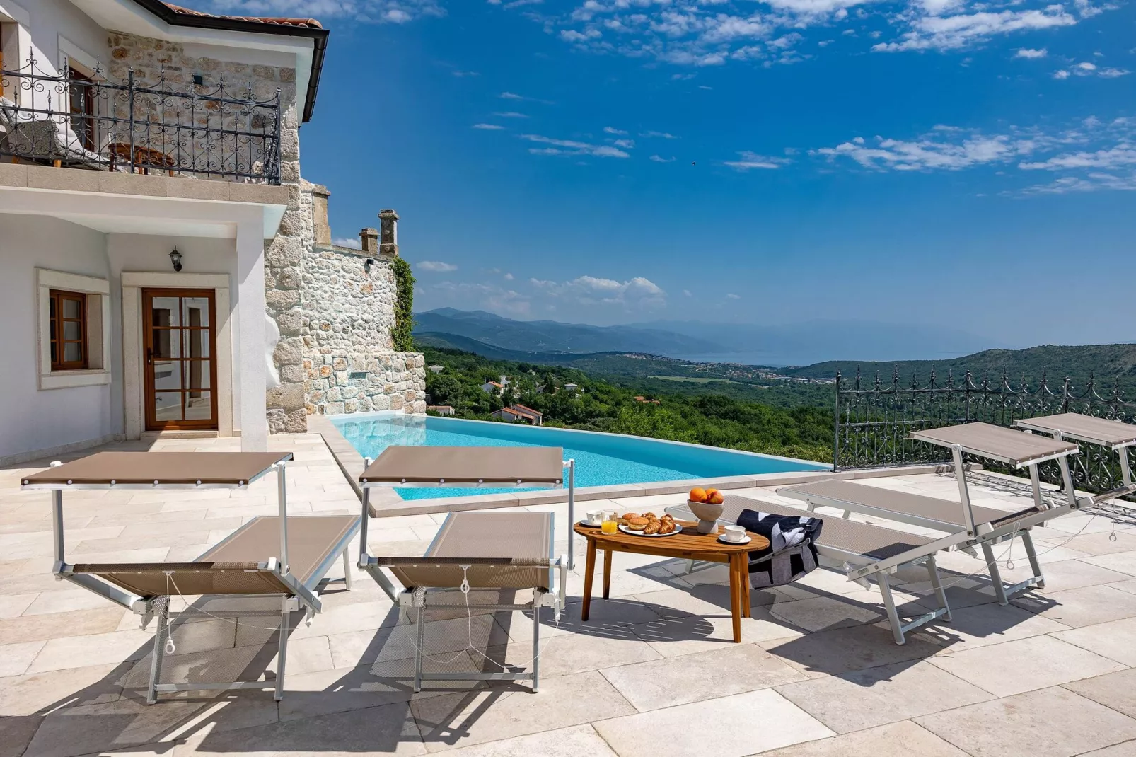 Evini Dvori-Pool