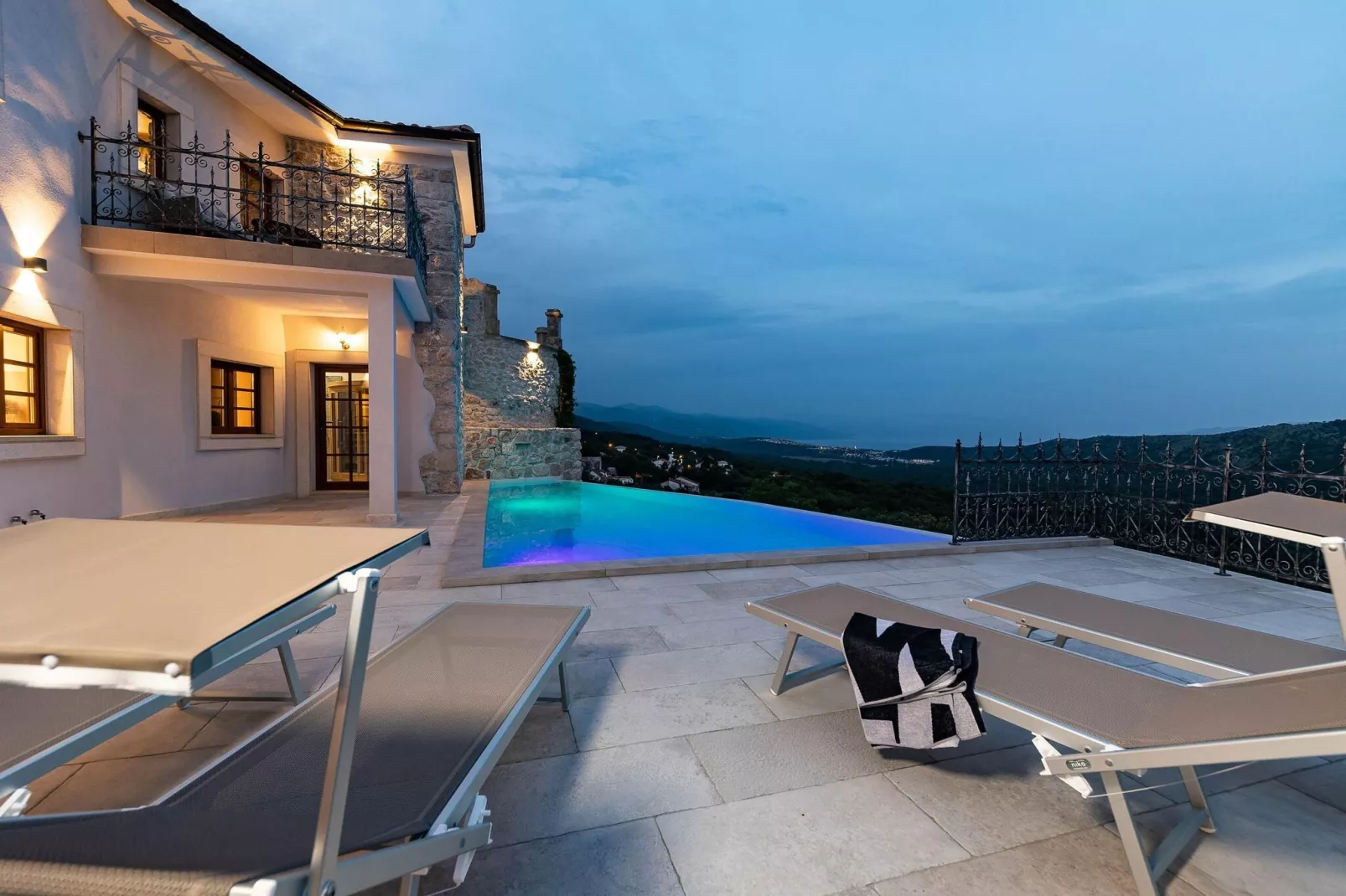 Evini Dvori-Pool
